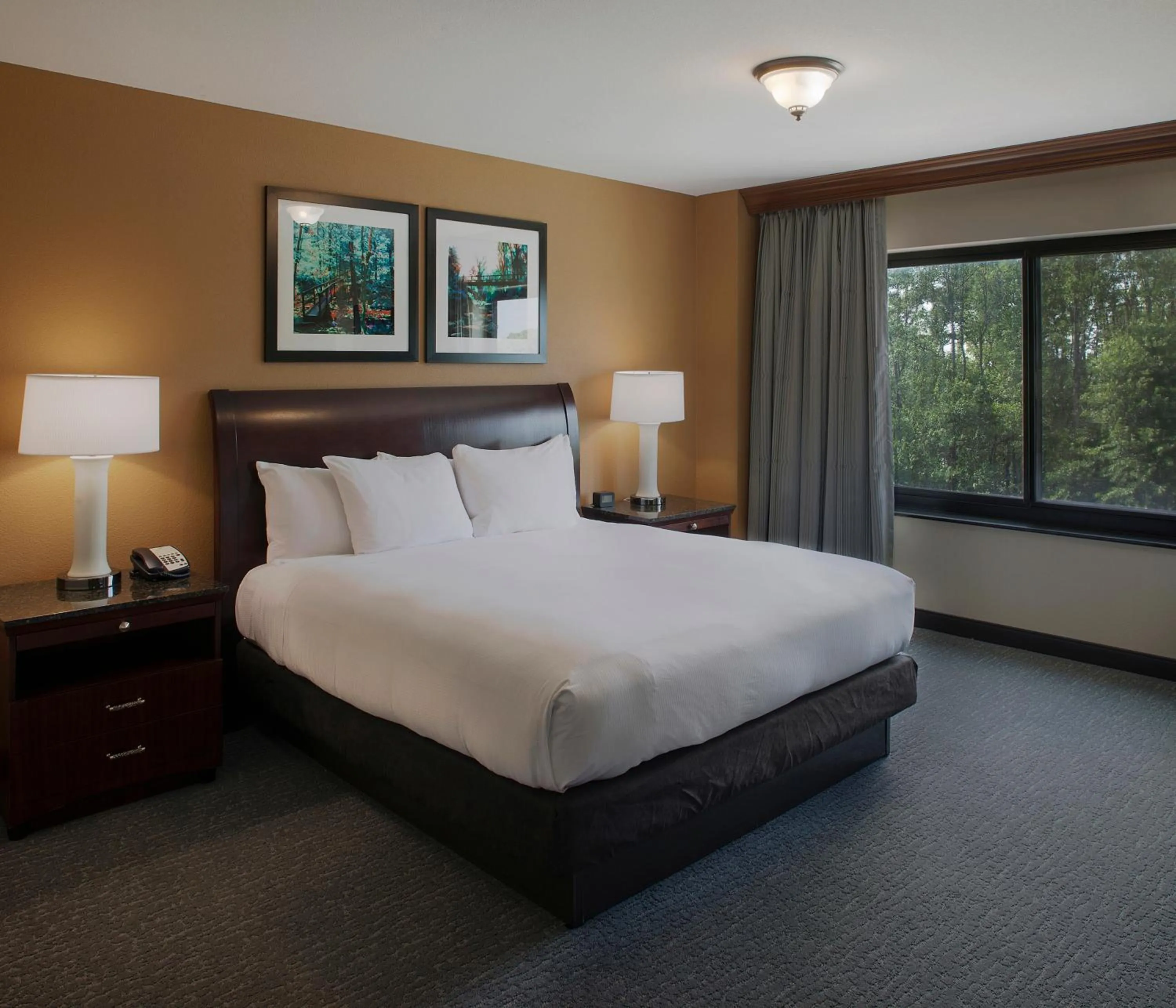 Bed in DoubleTree Suites by Hilton Bentonville