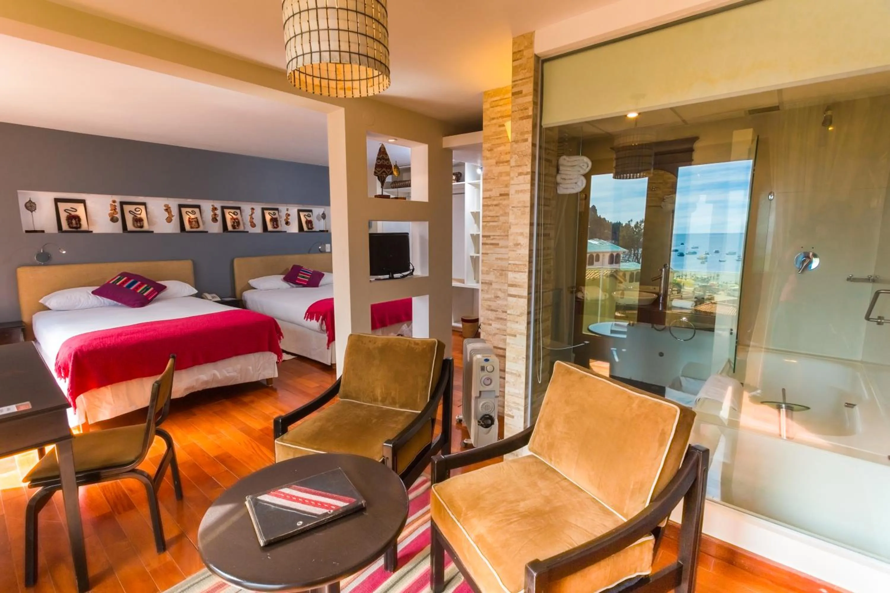 Bathroom, Bed in Hotel Rosario Lago Titicaca