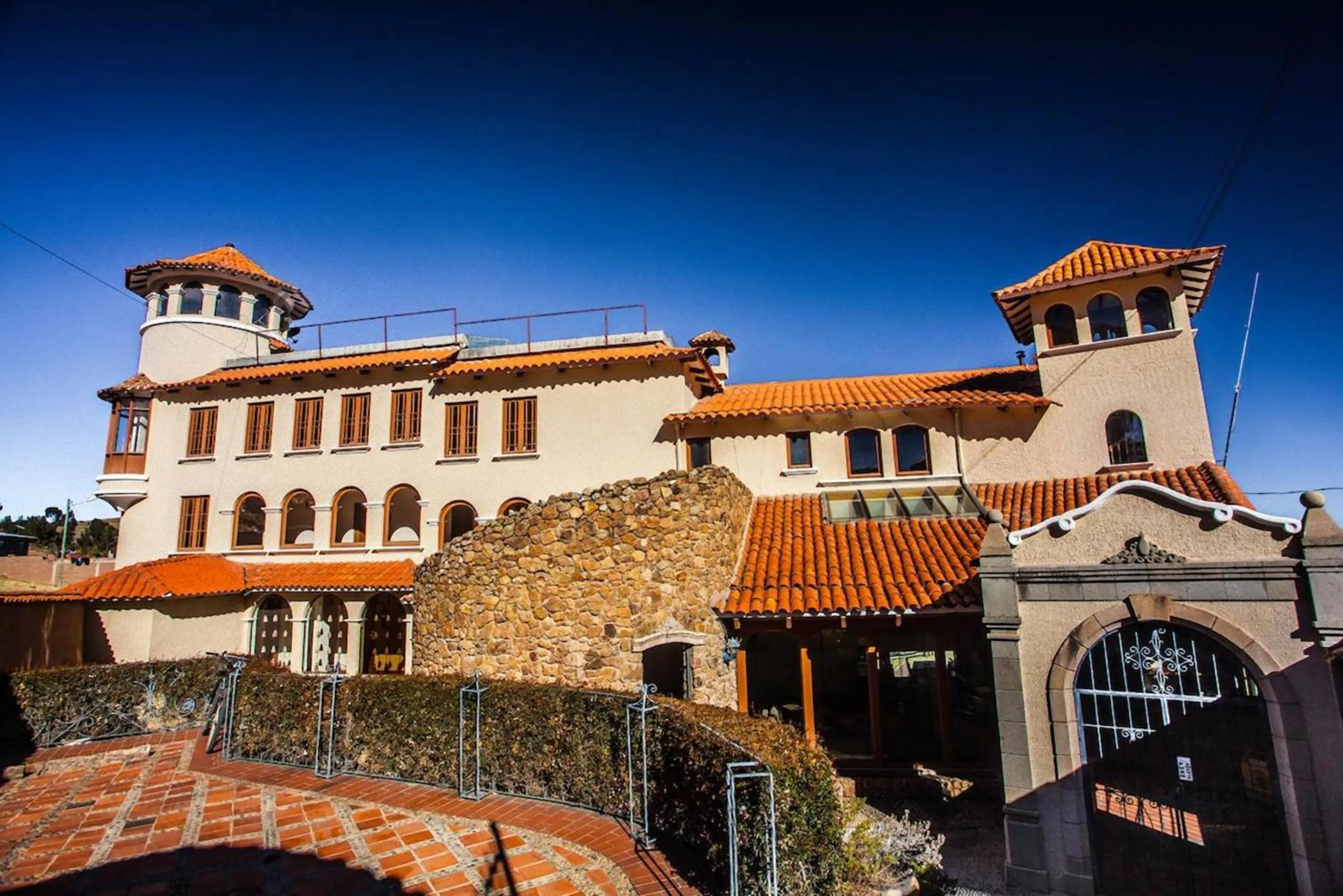 Facade/entrance in Hotel Rosario Lago Titicaca