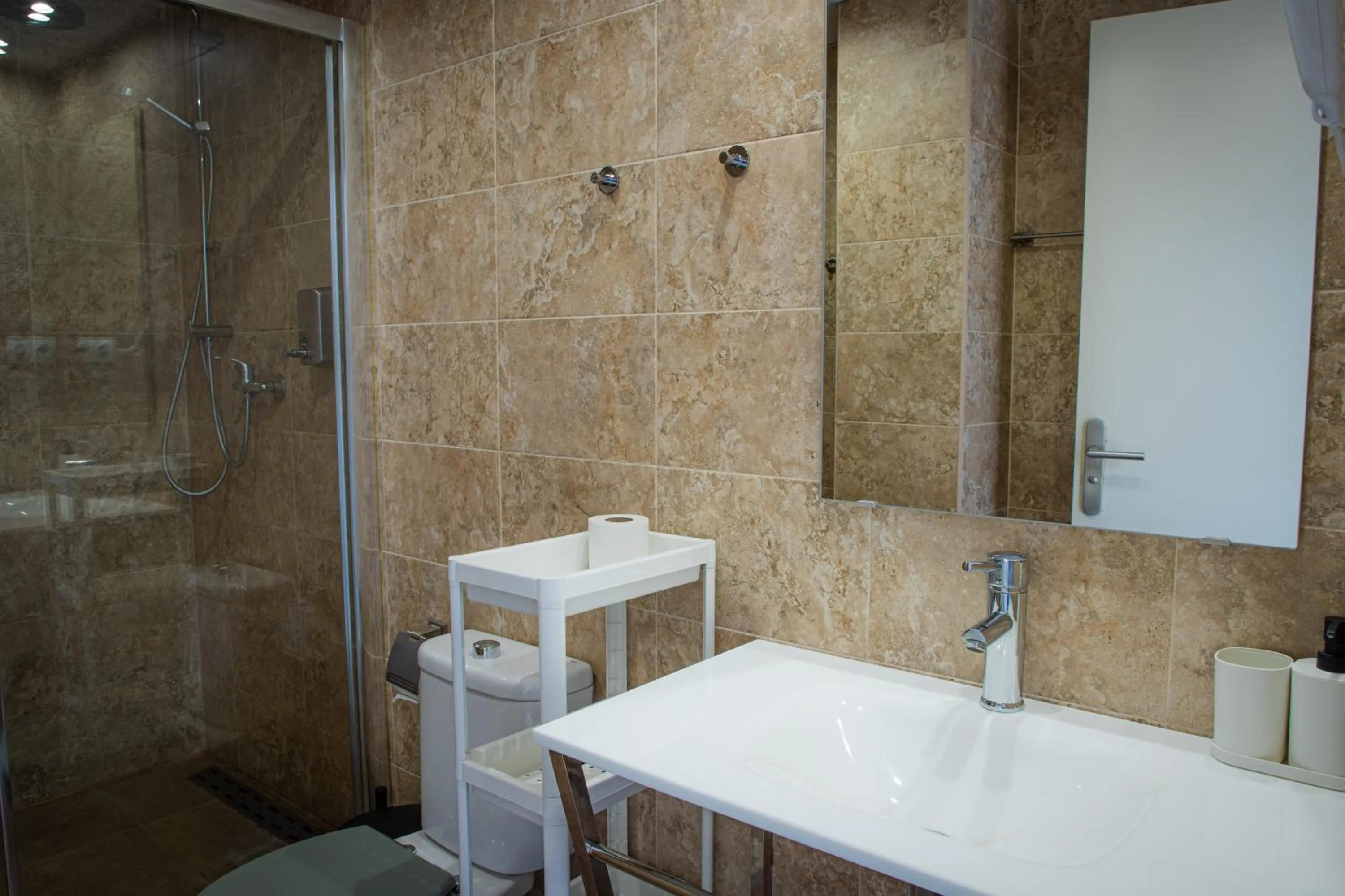 Shower in Apartamentos Comfort Calella