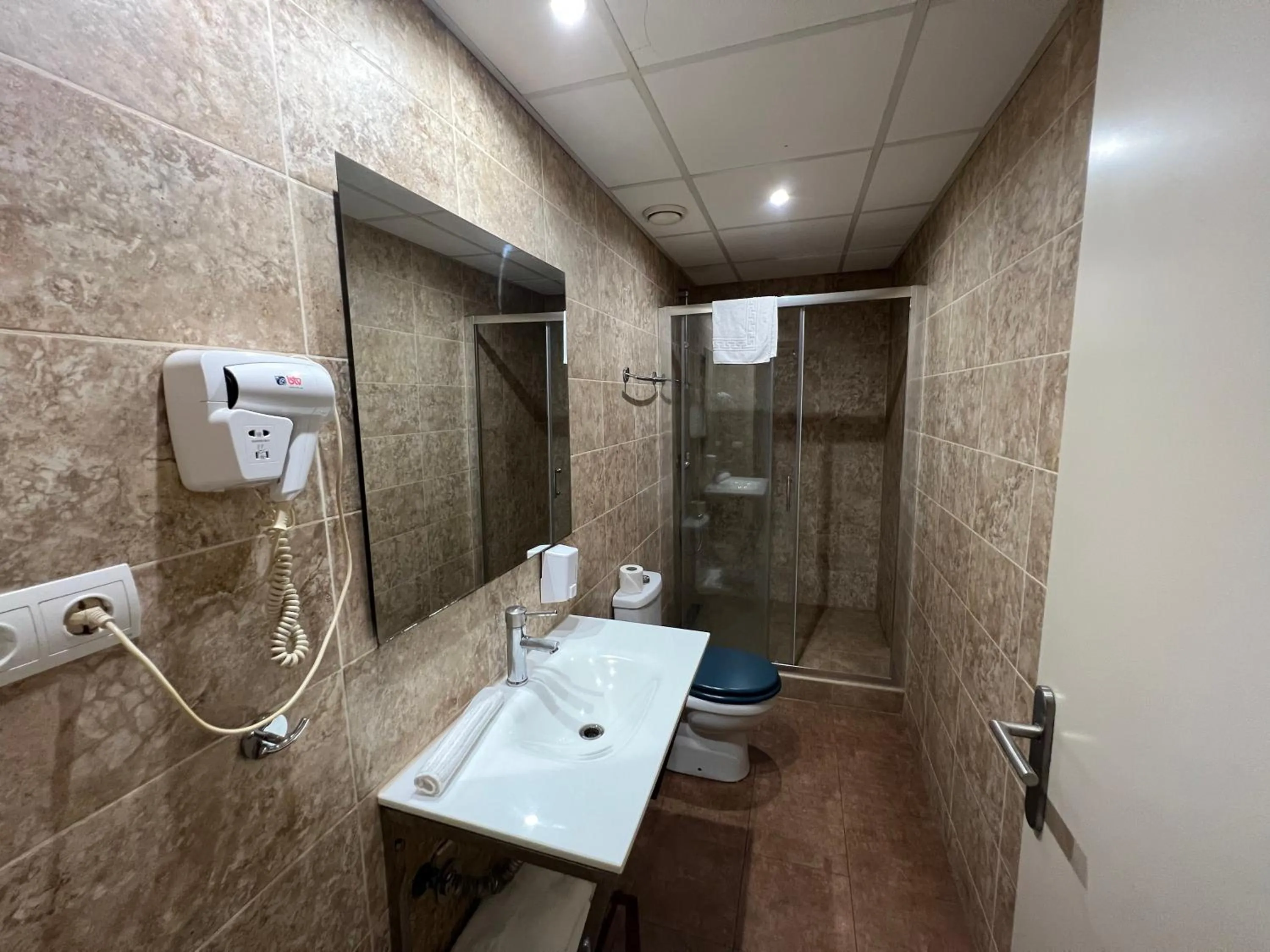 Shower in Apartamentos Comfort Calella