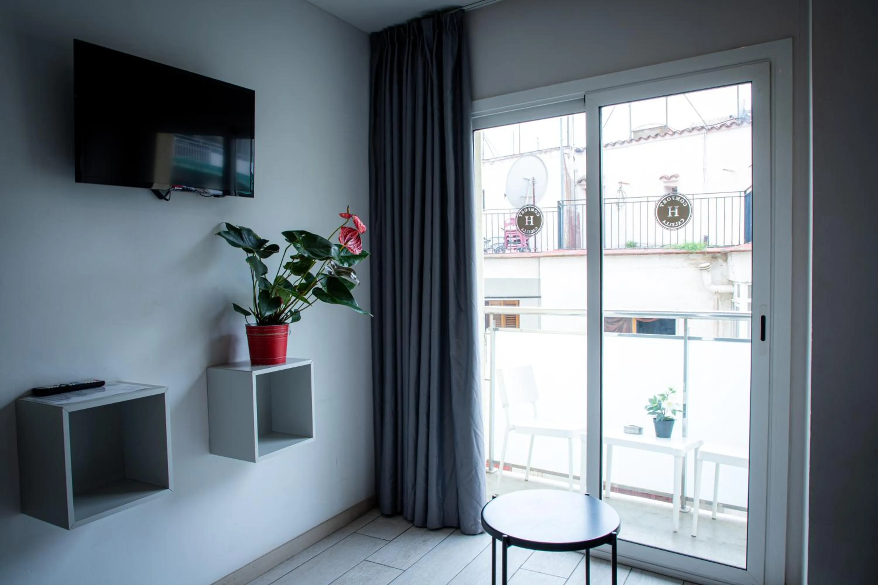 TV and multimedia in Apartamentos Comfort Calella