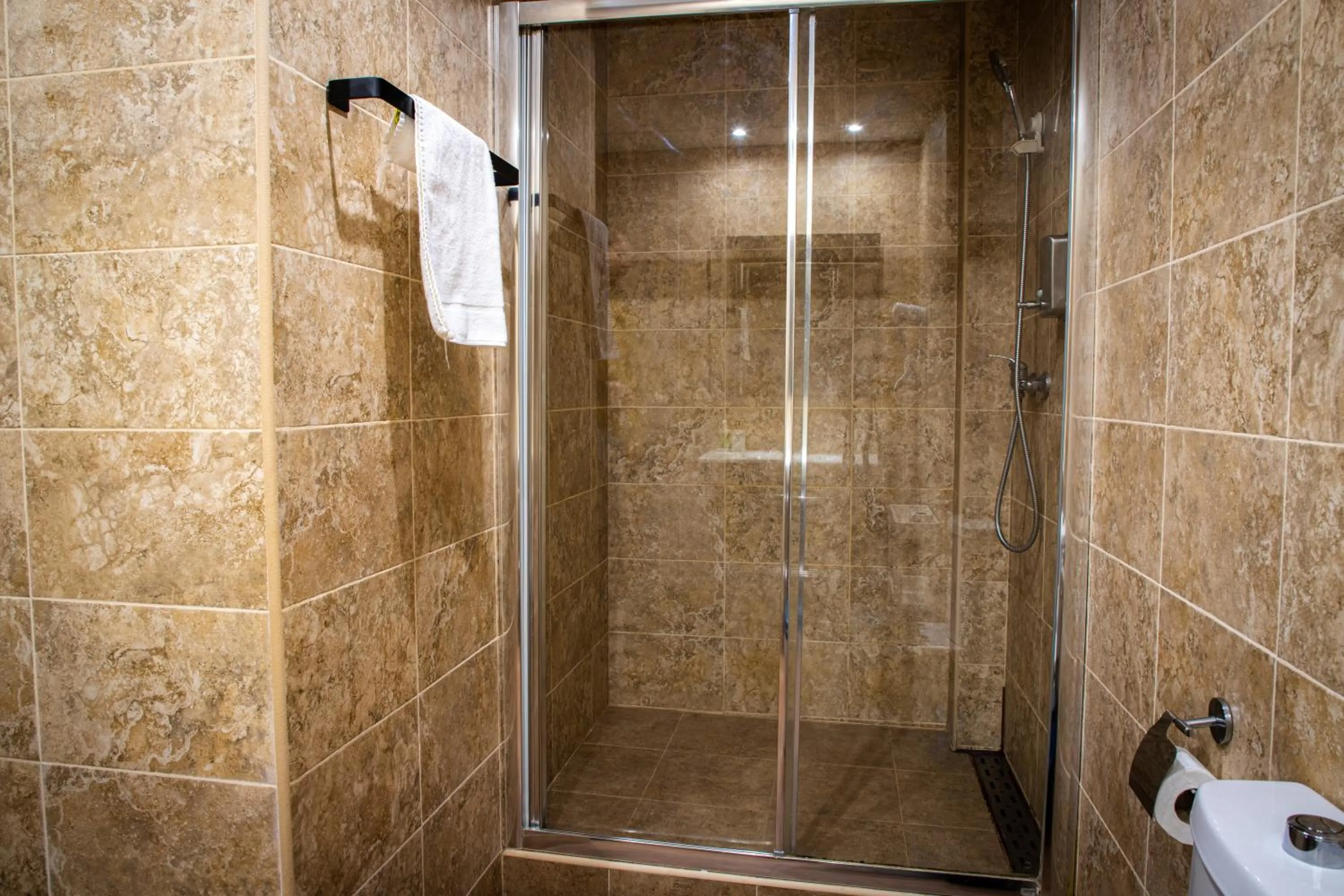 Shower in Apartamentos Comfort Calella