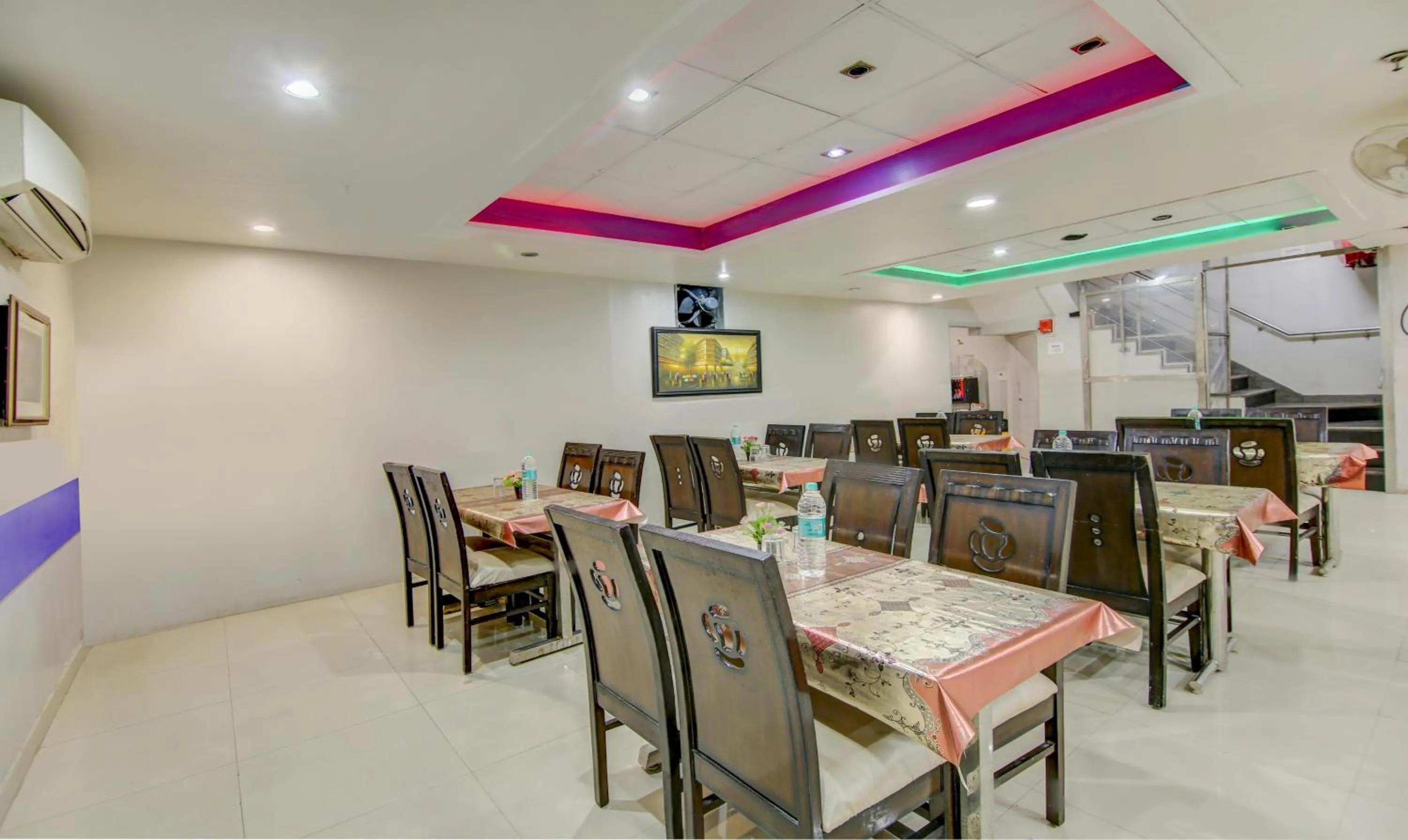 Restaurant/places to eat in Treebo Rockwell Plaza