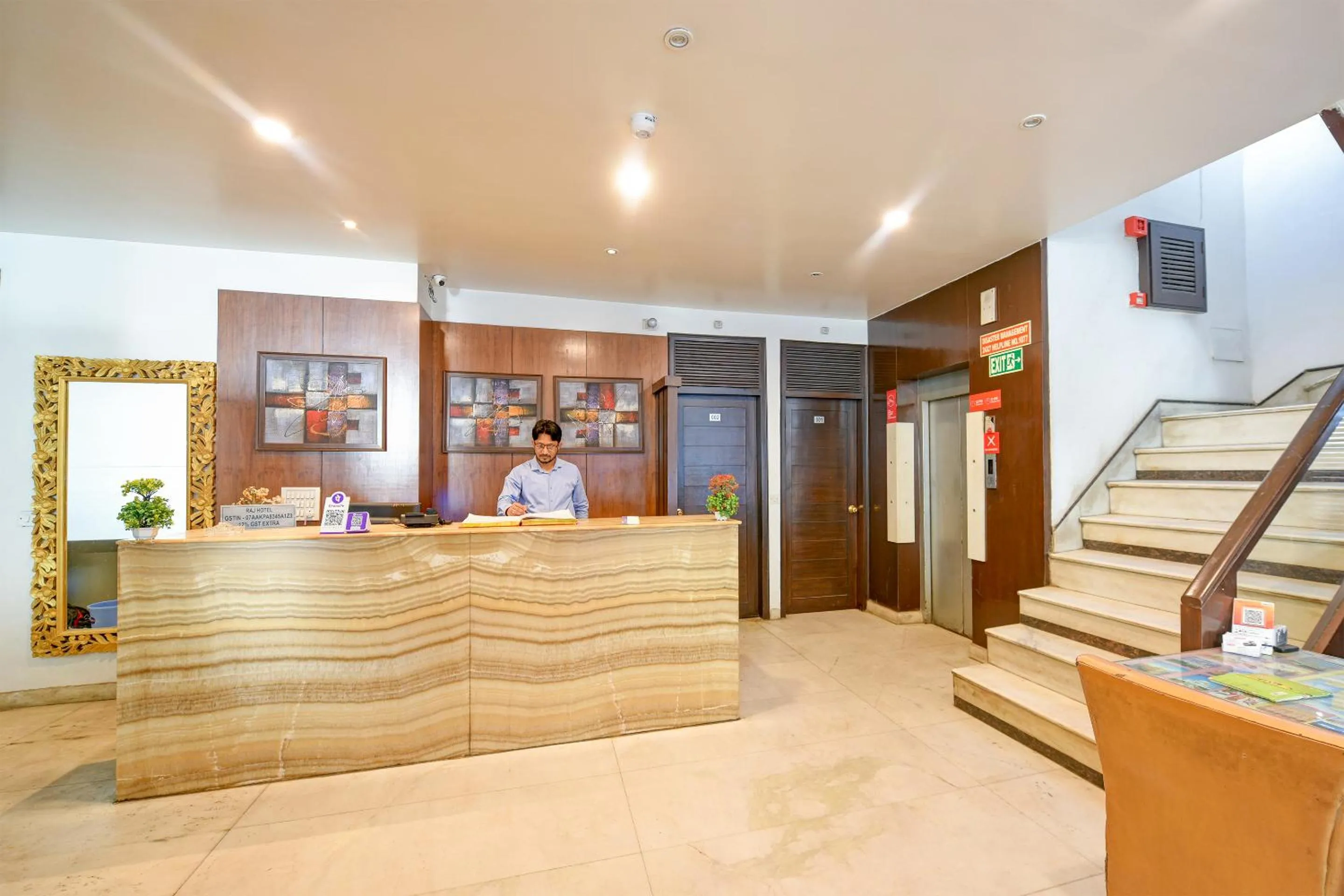 Lobby or reception in The Raj at New Delhi Railway Station