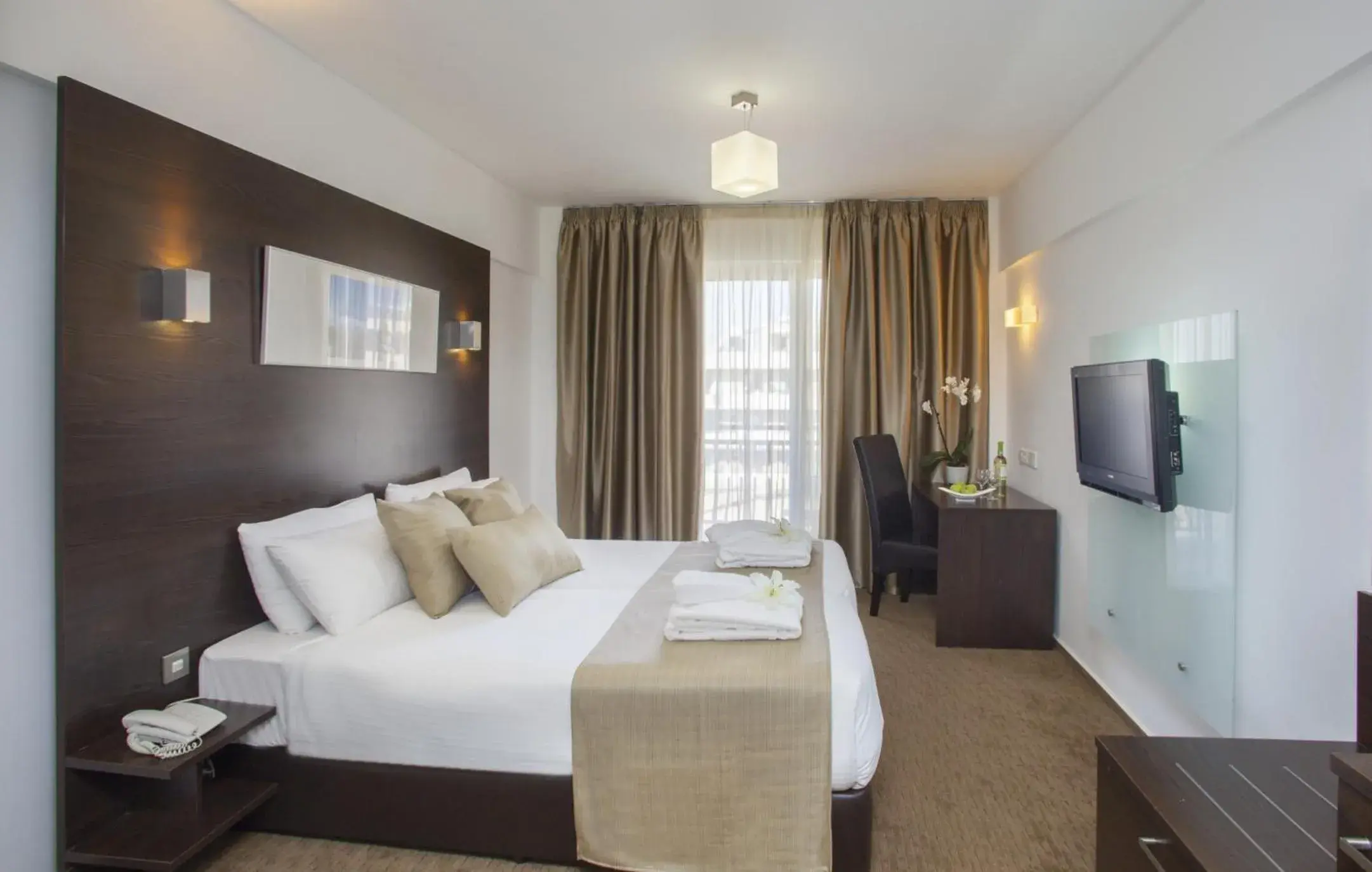 The Raj at New Delhi Railway Station The Raj at New Delhi Railway Station