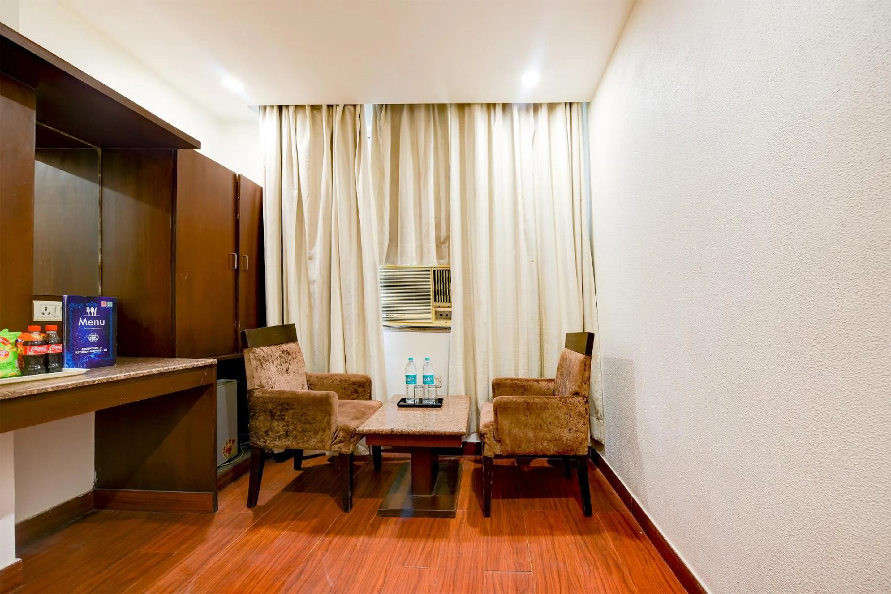 Dining area in The Raj at New Delhi Railway Station