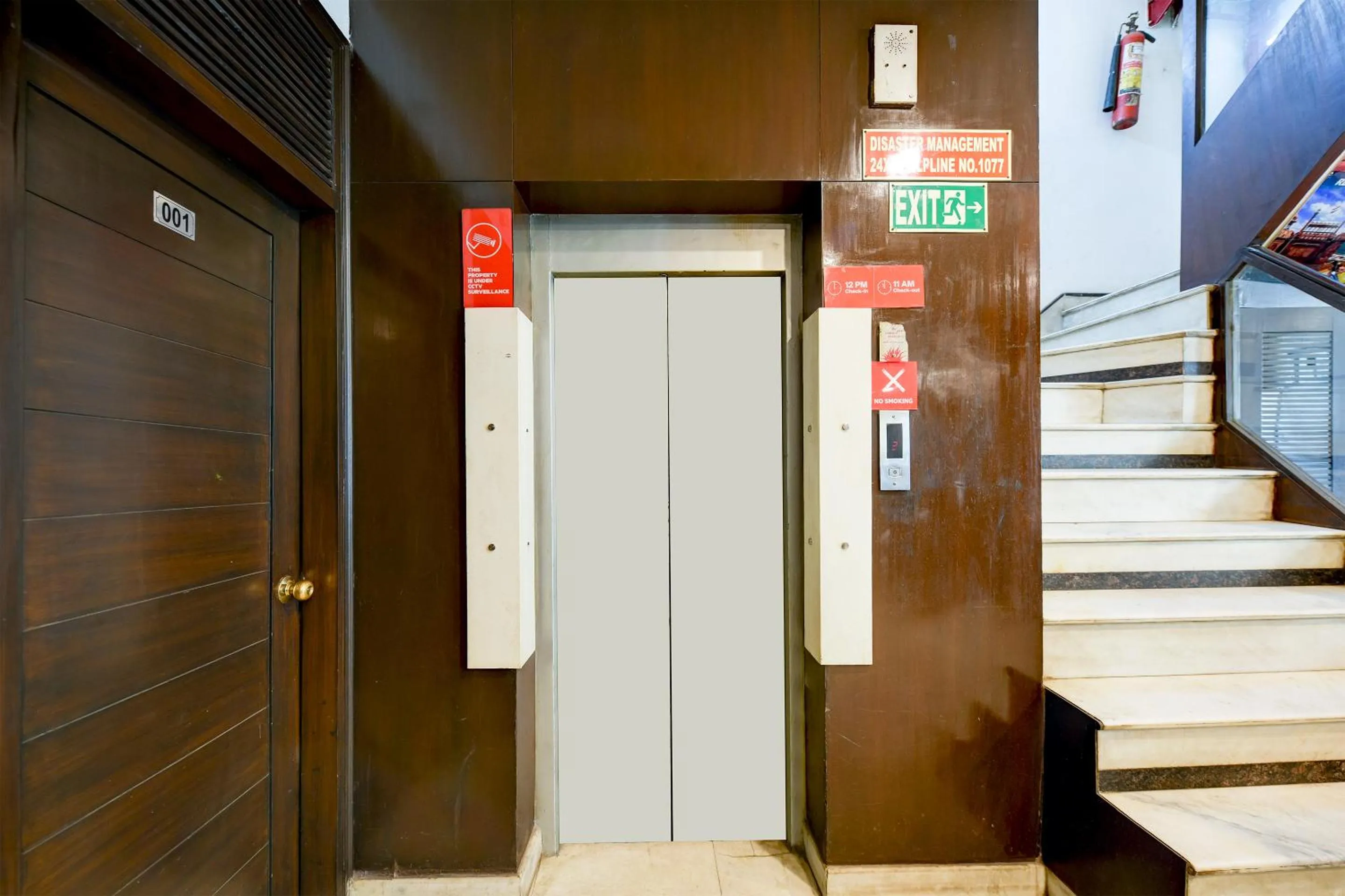 elevator in The Raj at New Delhi Railway Station