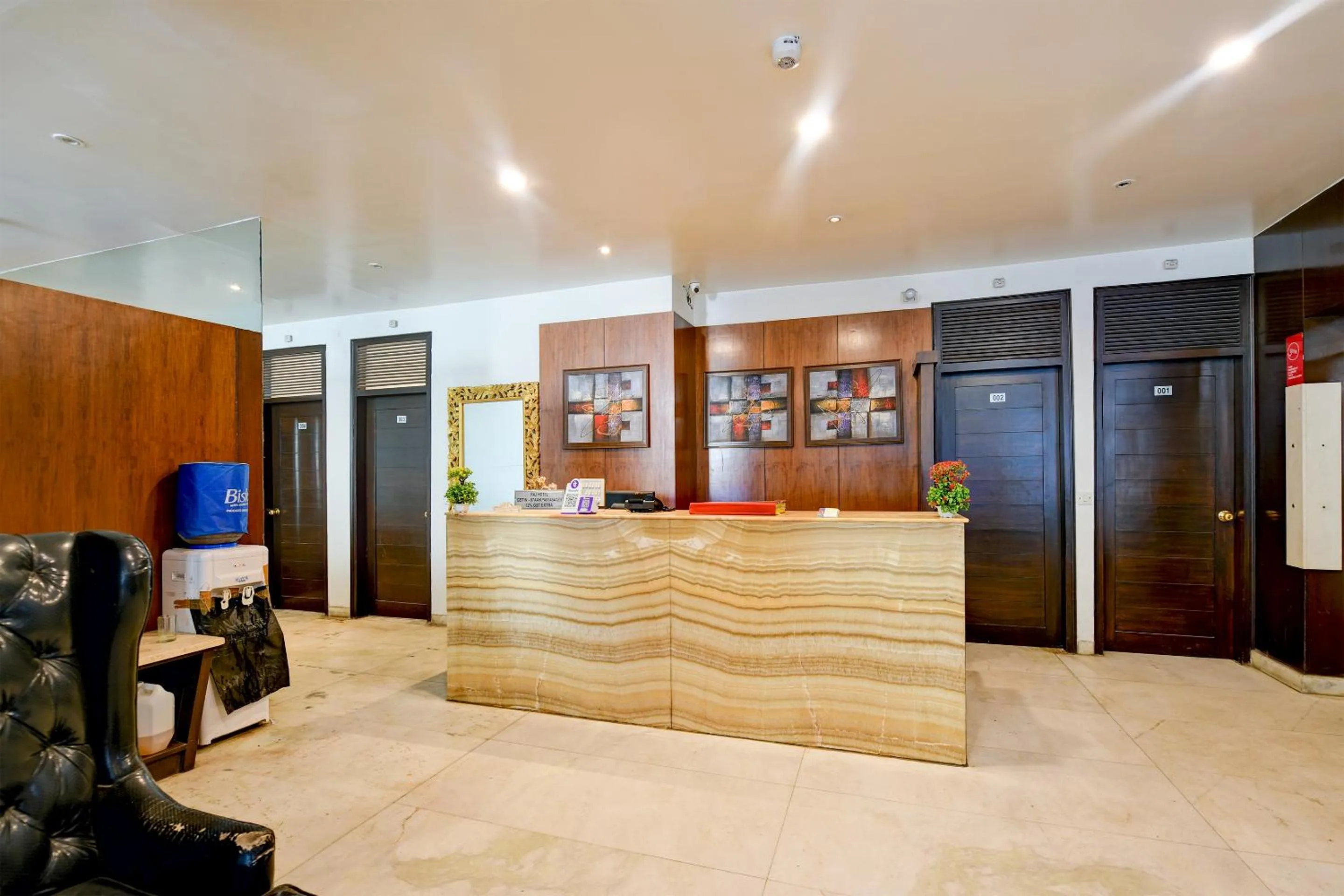 Lobby or reception in The Raj at New Delhi Railway Station
