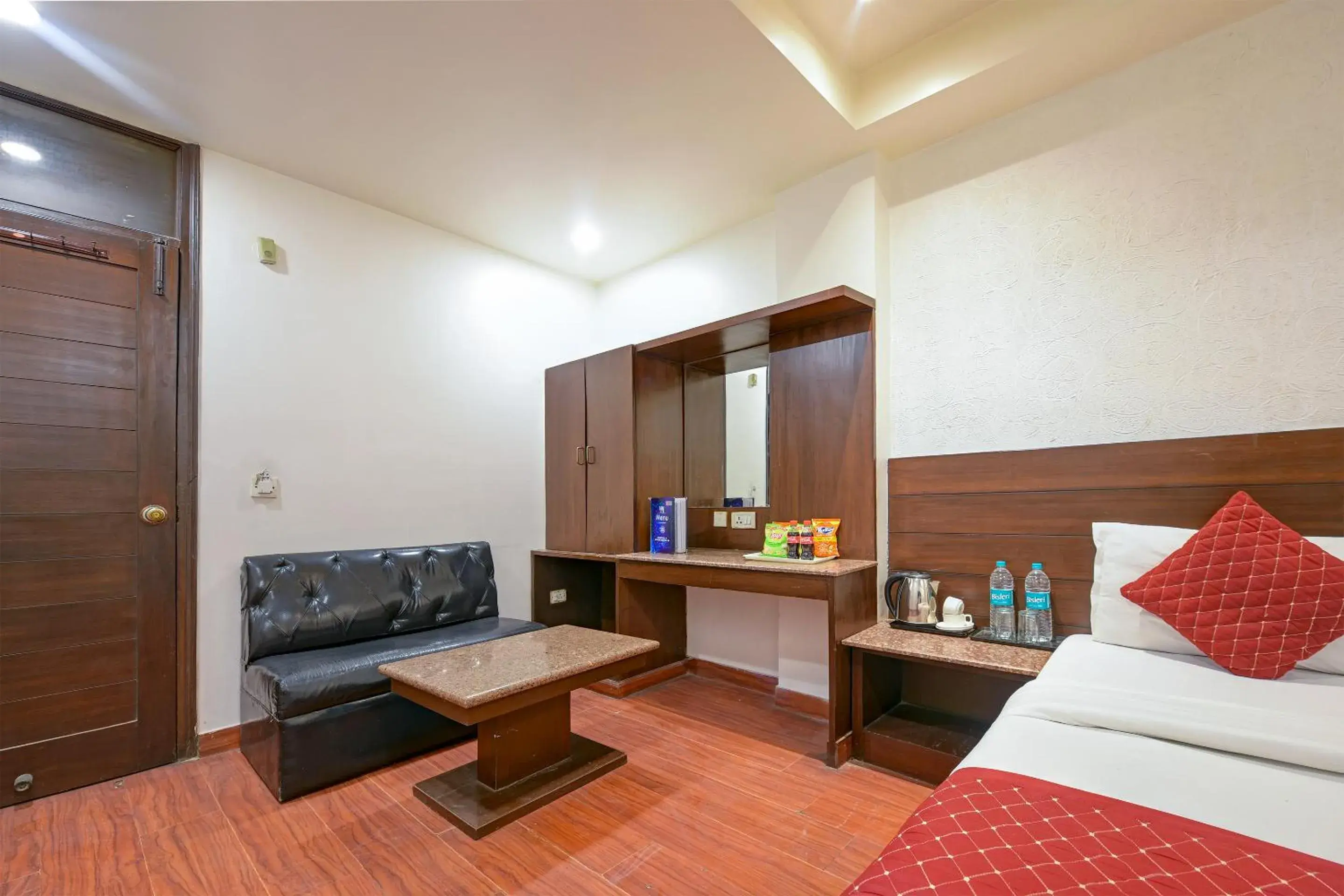 Classic Triple Room in The Raj at New Delhi Railway Station Classic Triple Room in The Raj at New Delhi Railway Station