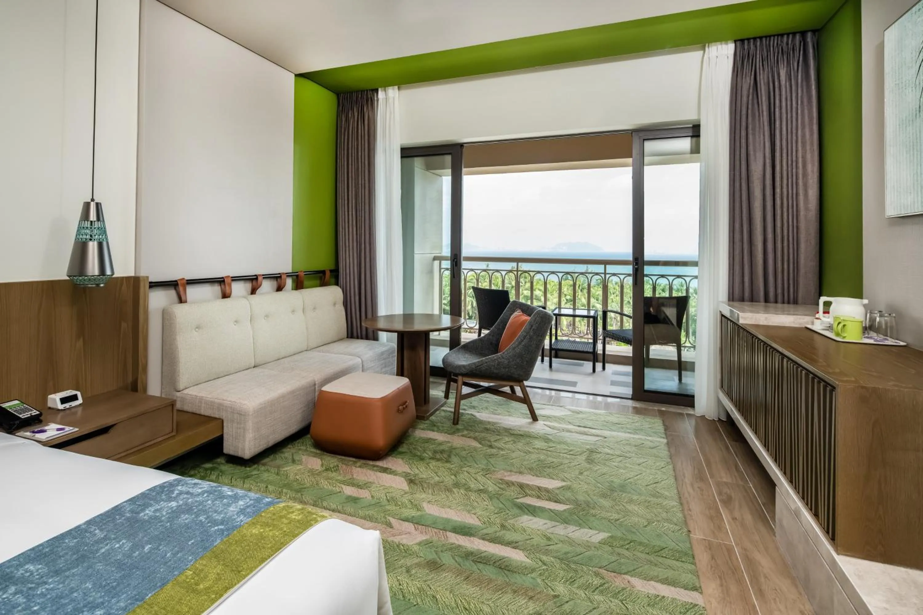 Photo of the whole room, Bed in Holiday Inn Resort Sanya Bay by IHG
