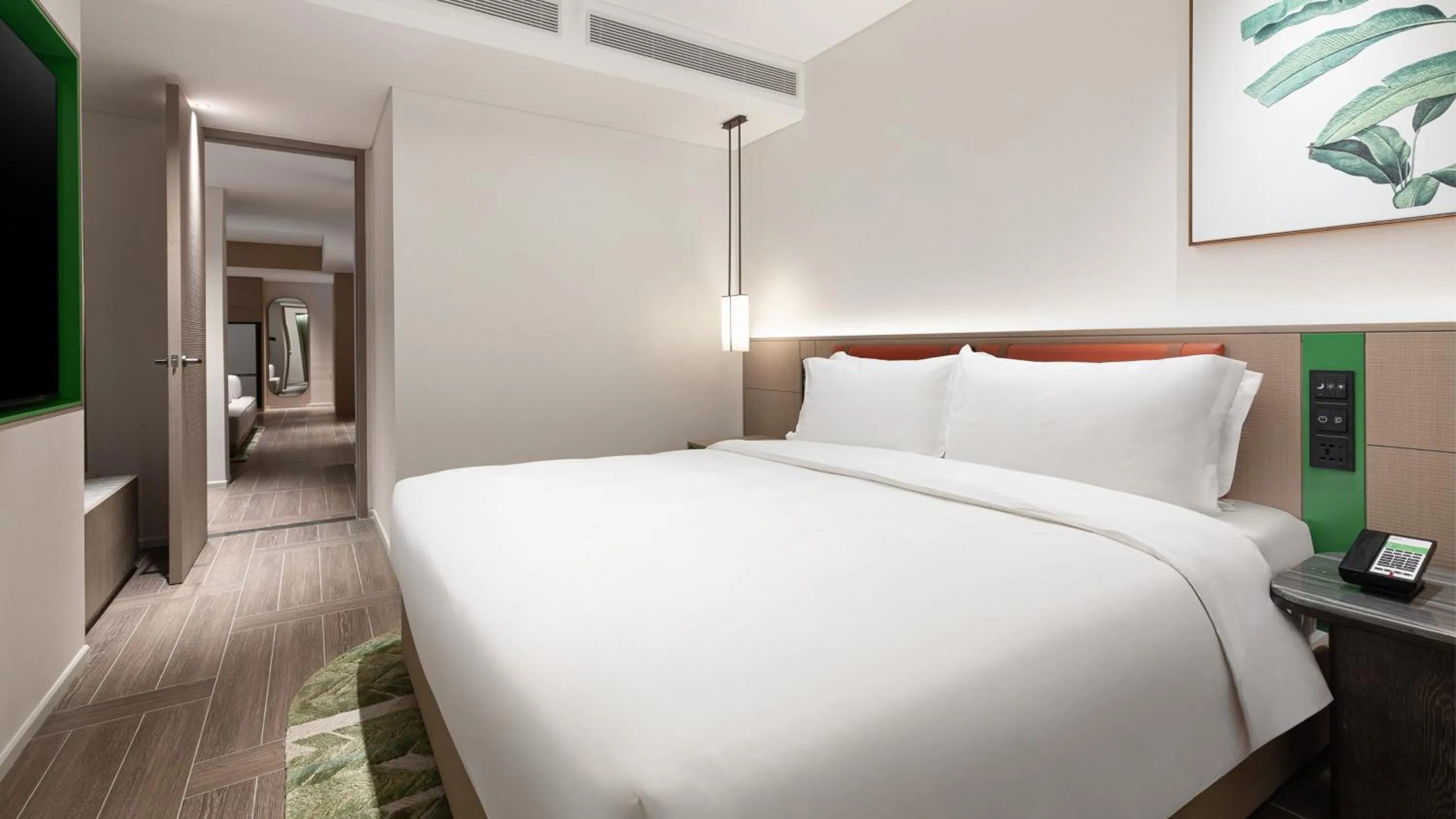 Photo of the whole room, Bed in Holiday Inn Resort Sanya Bay by IHG