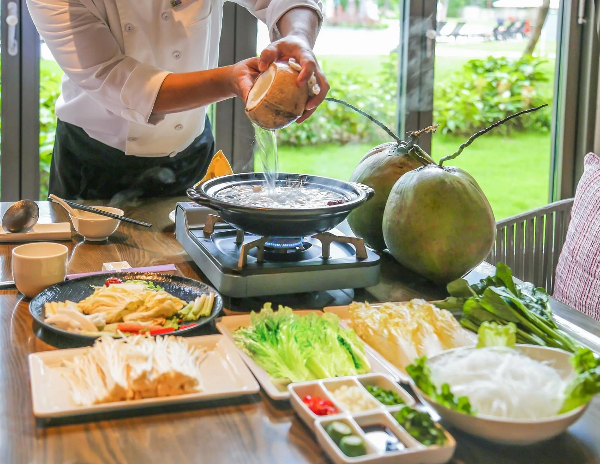 Food and drinks in Holiday Inn Resort Sanya Bay by IHG