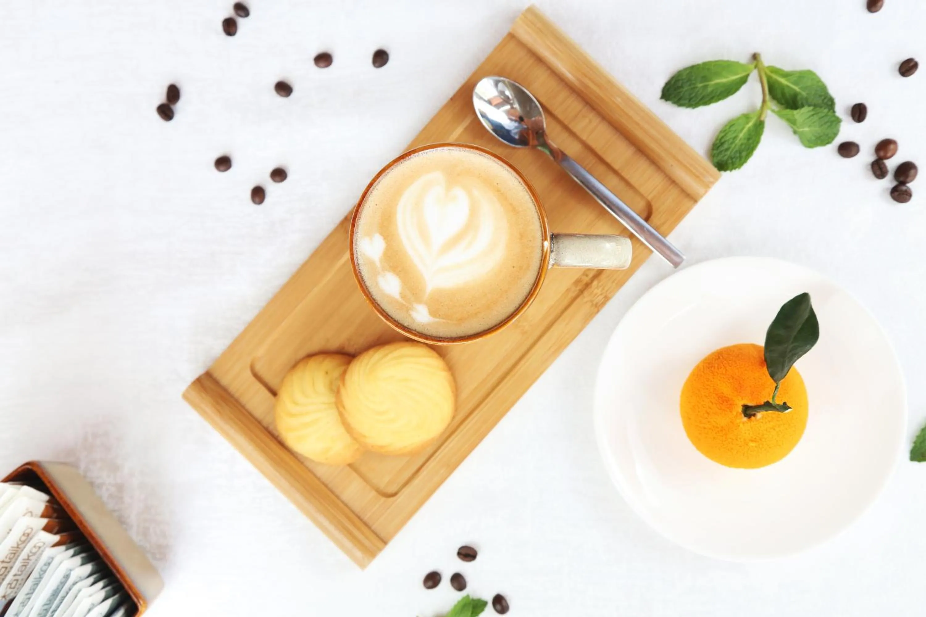 Lounge or bar in Holiday Inn Resort Sanya Bay by IHG