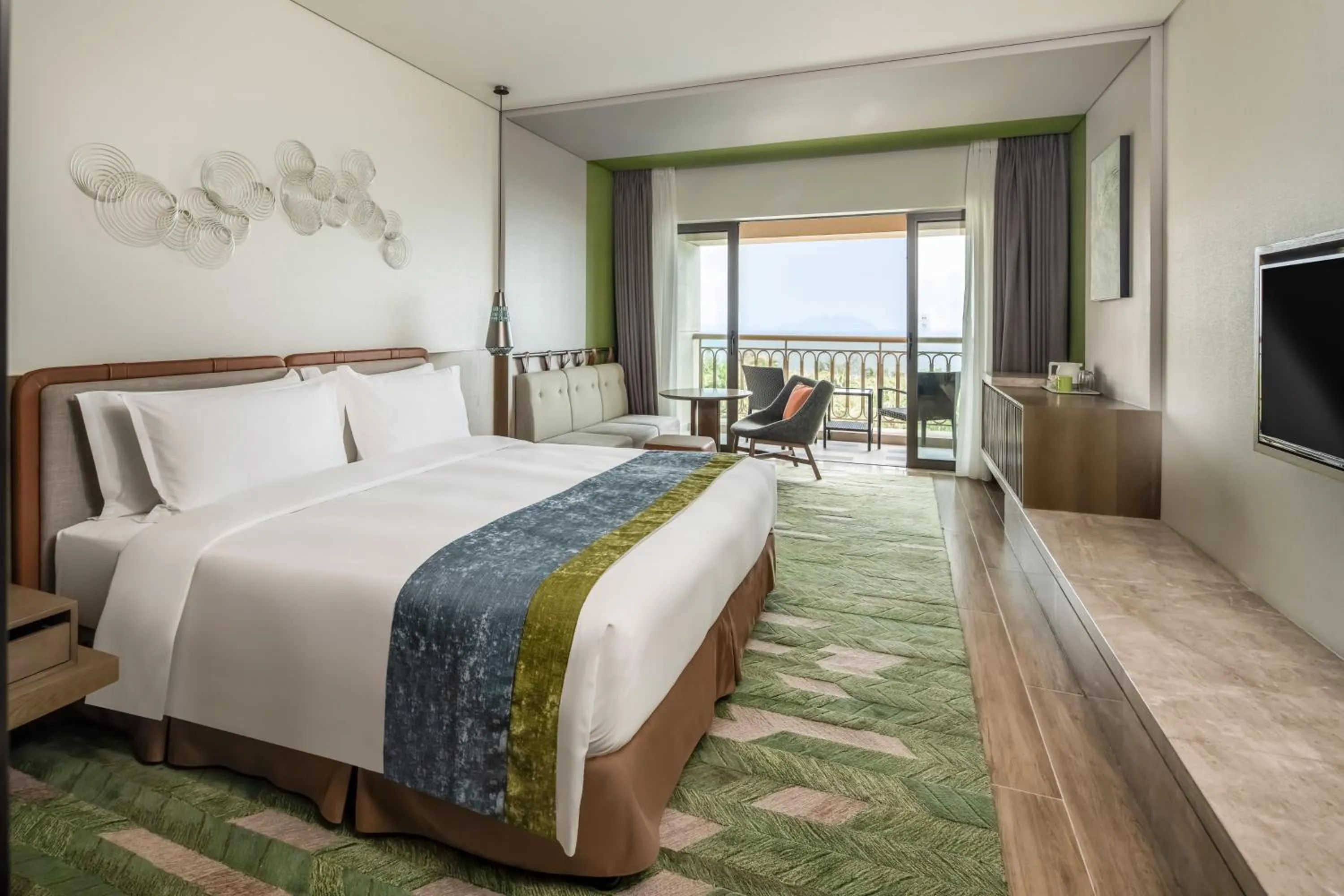 Photo of the whole room, Bed in Holiday Inn Resort Sanya Bay by IHG