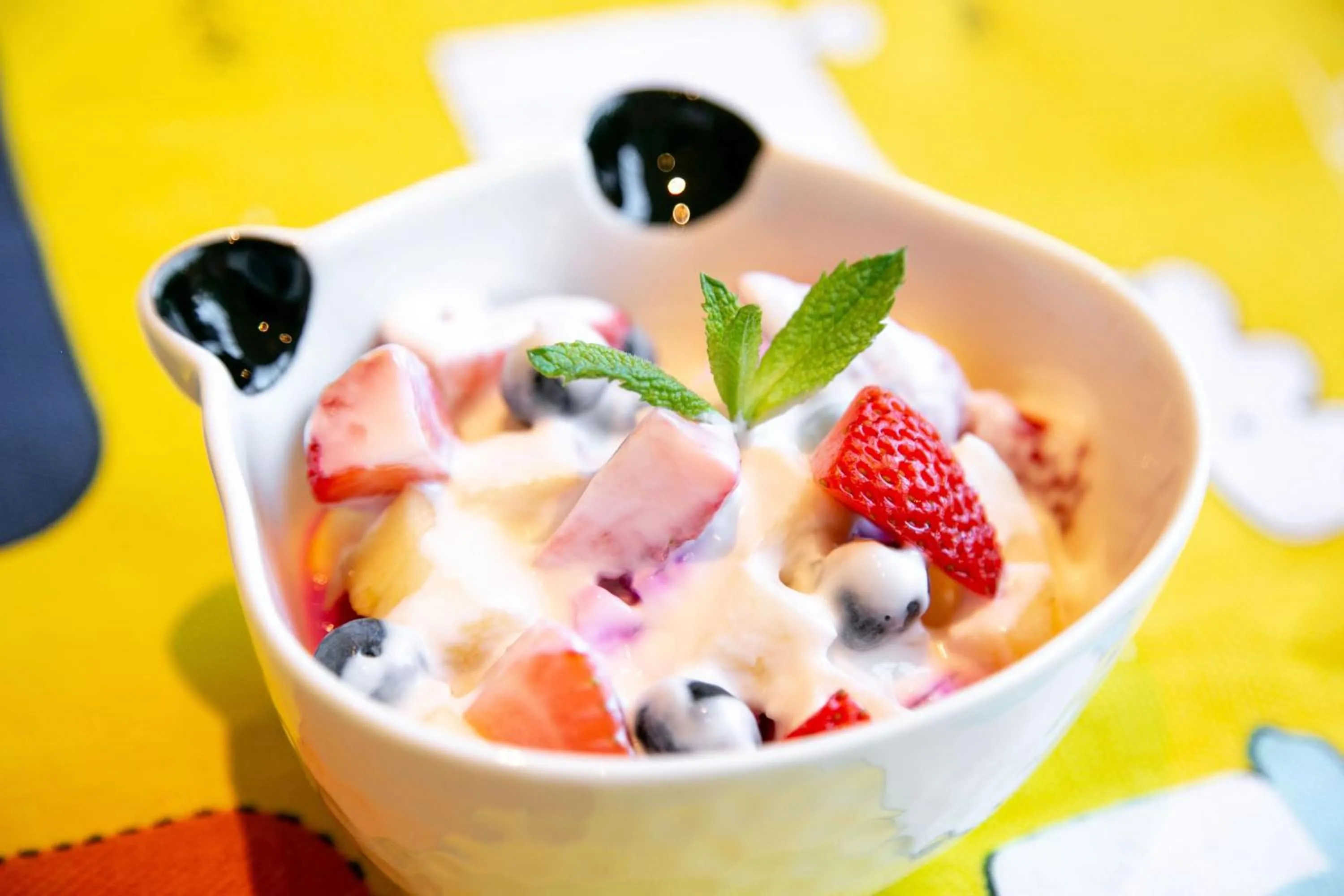 Food and drinks in Holiday Inn Resort Sanya Bay by IHG