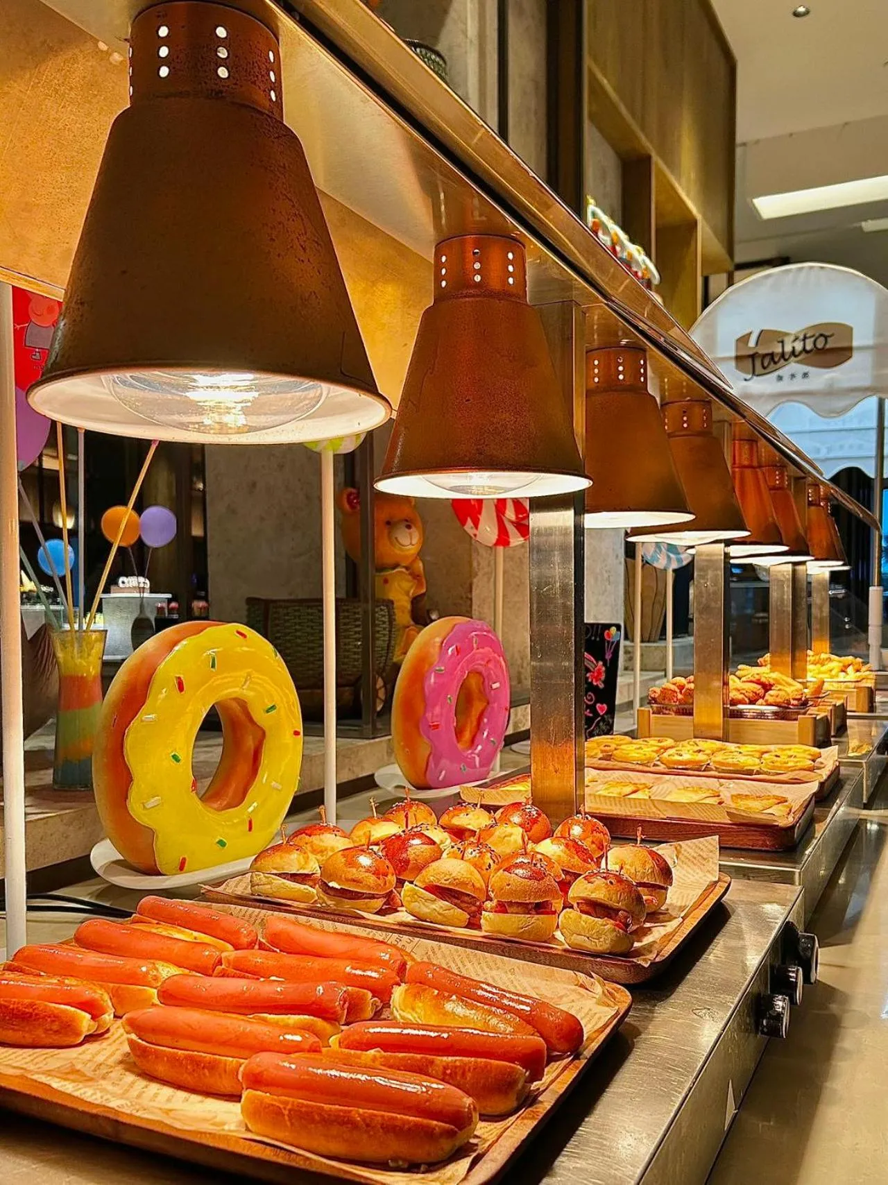 Food and drinks in Holiday Inn Resort Sanya Bay by IHG