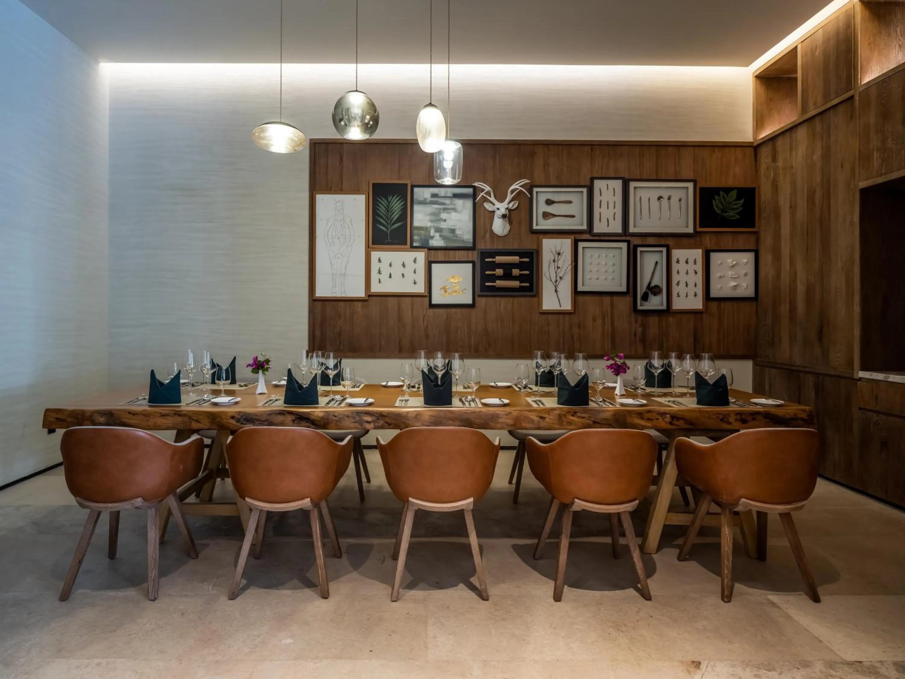 Lounge or bar in Holiday Inn Resort Sanya Bay by IHG