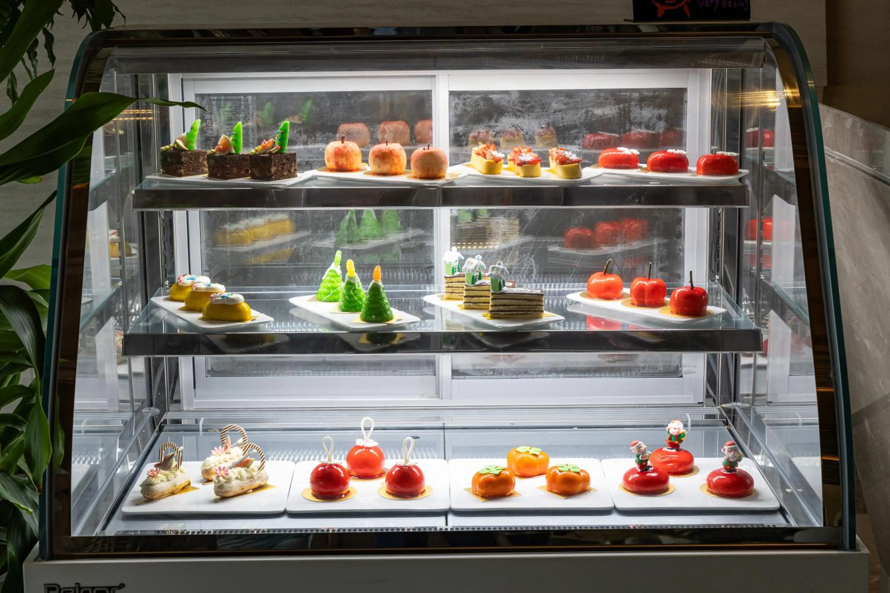 Food and drinks in Holiday Inn Resort Sanya Bay by IHG