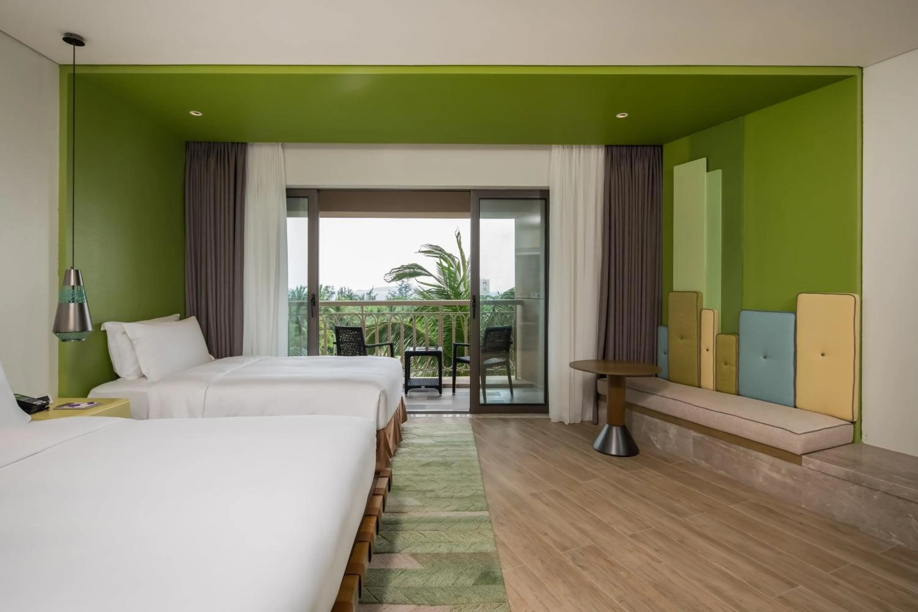 Photo of the whole room, Bed in Holiday Inn Resort Sanya Bay by IHG