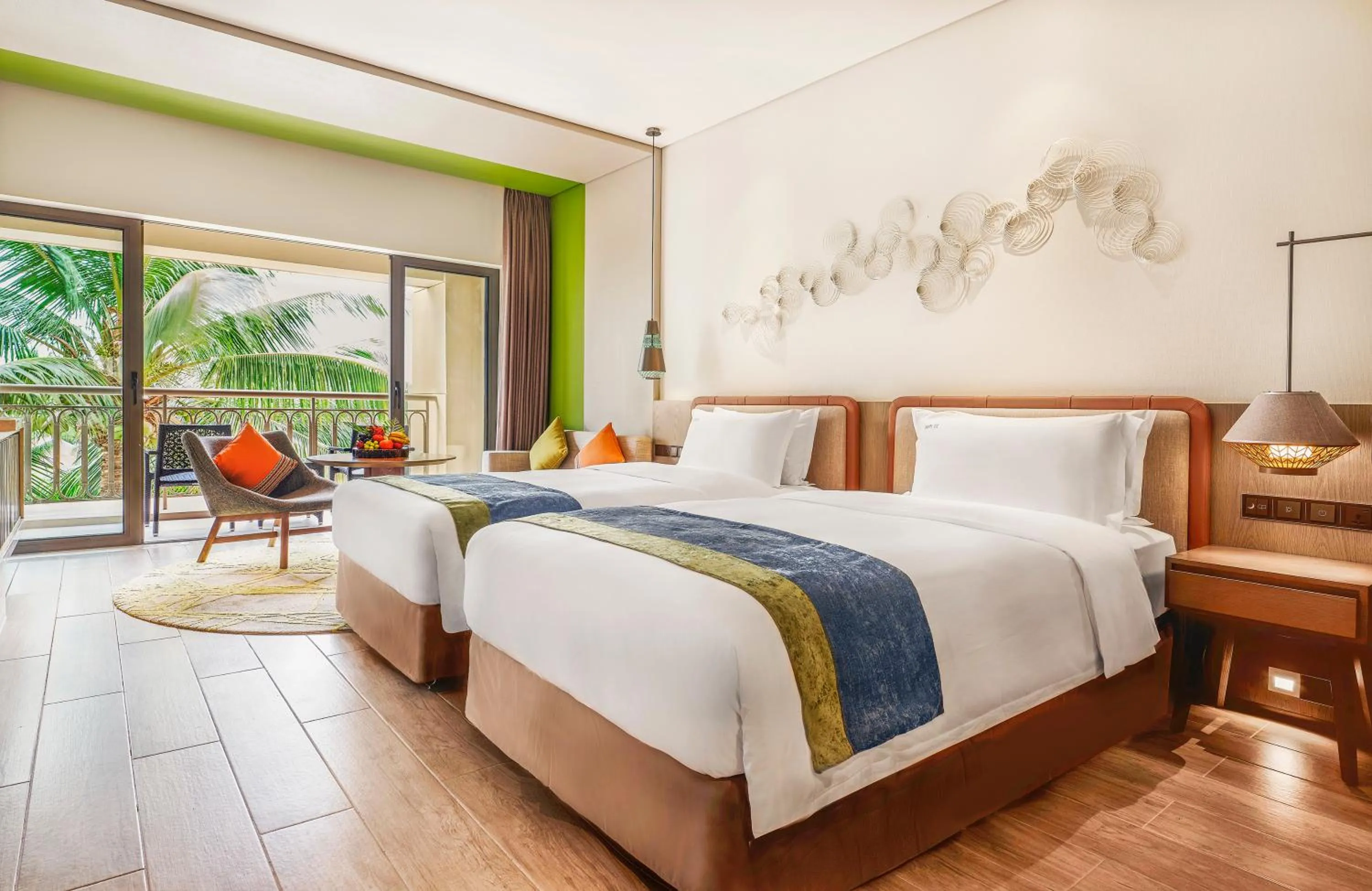 Photo of the whole room, Bed in Holiday Inn Resort Sanya Bay by IHG