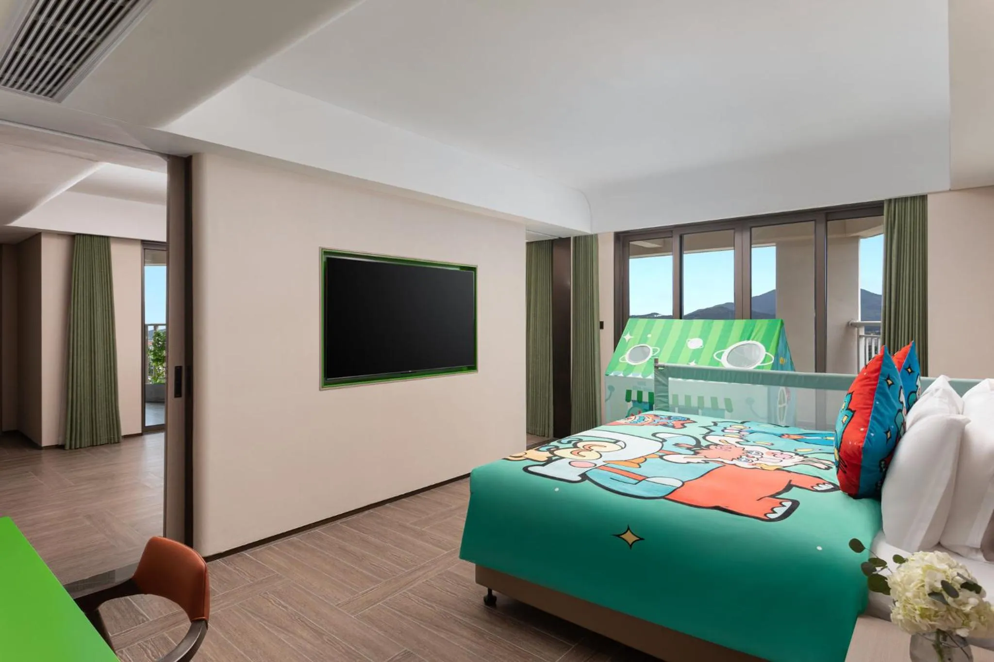 Photo of the whole room, Bed in Holiday Inn Resort Sanya Bay by IHG