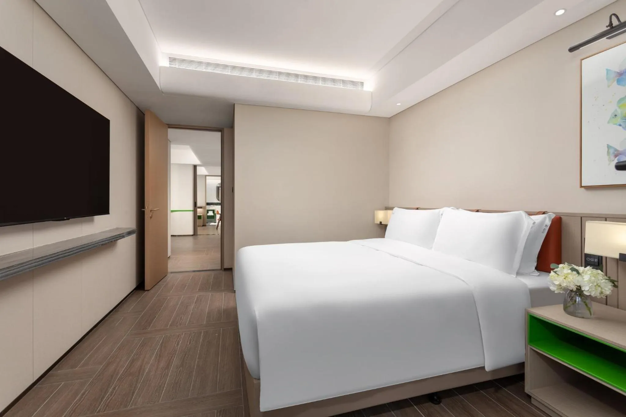 Photo of the whole room, Bed in Holiday Inn Resort Sanya Bay by IHG