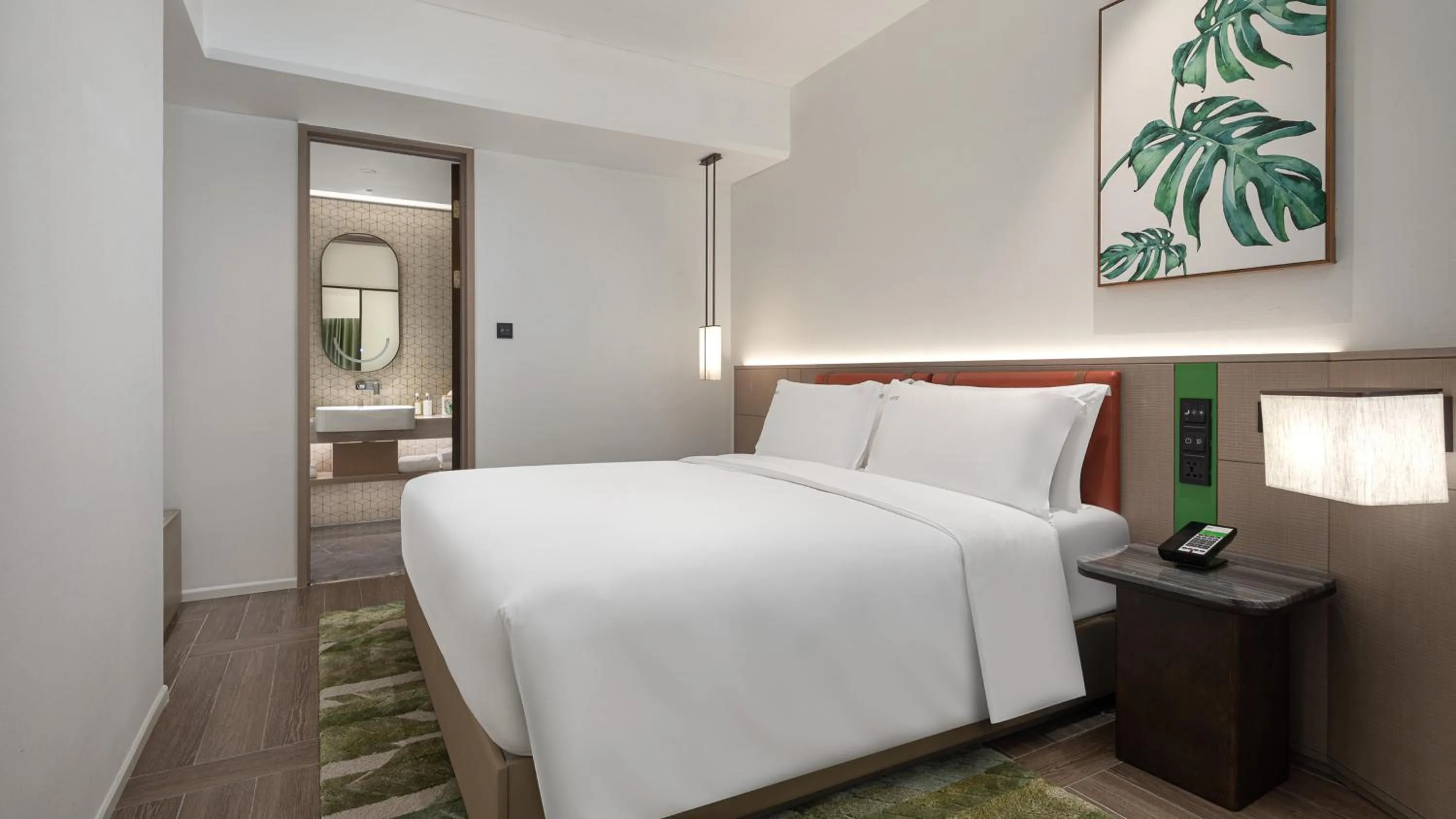 Photo of the whole room, Bed in Holiday Inn Resort Sanya Bay by IHG