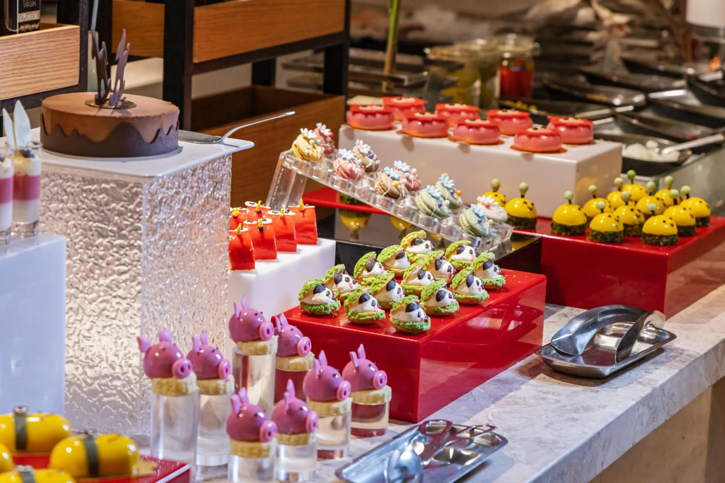 Food and drinks in Holiday Inn Resort Sanya Bay by IHG