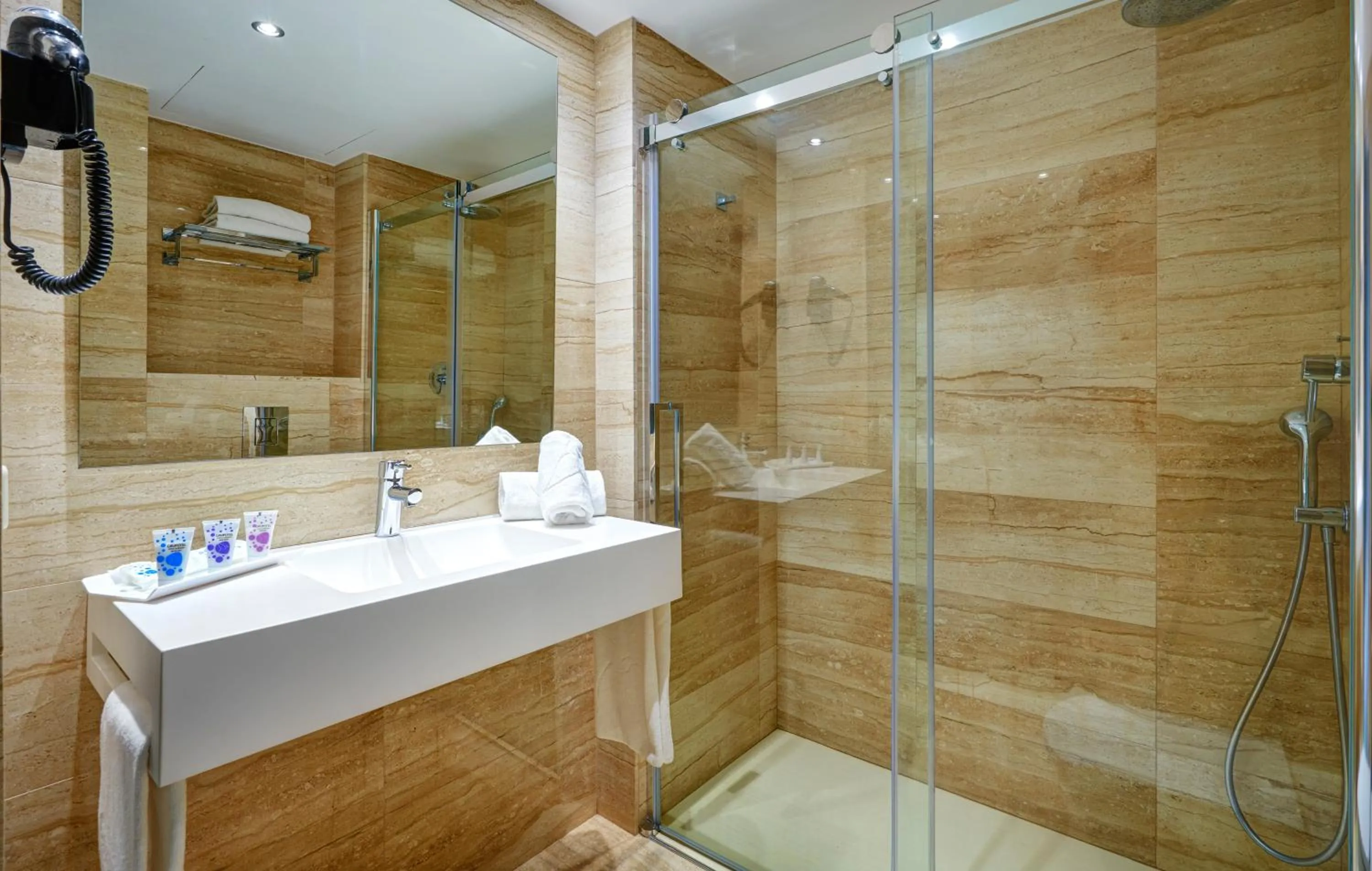 Bathroom in Grupotel Amapola