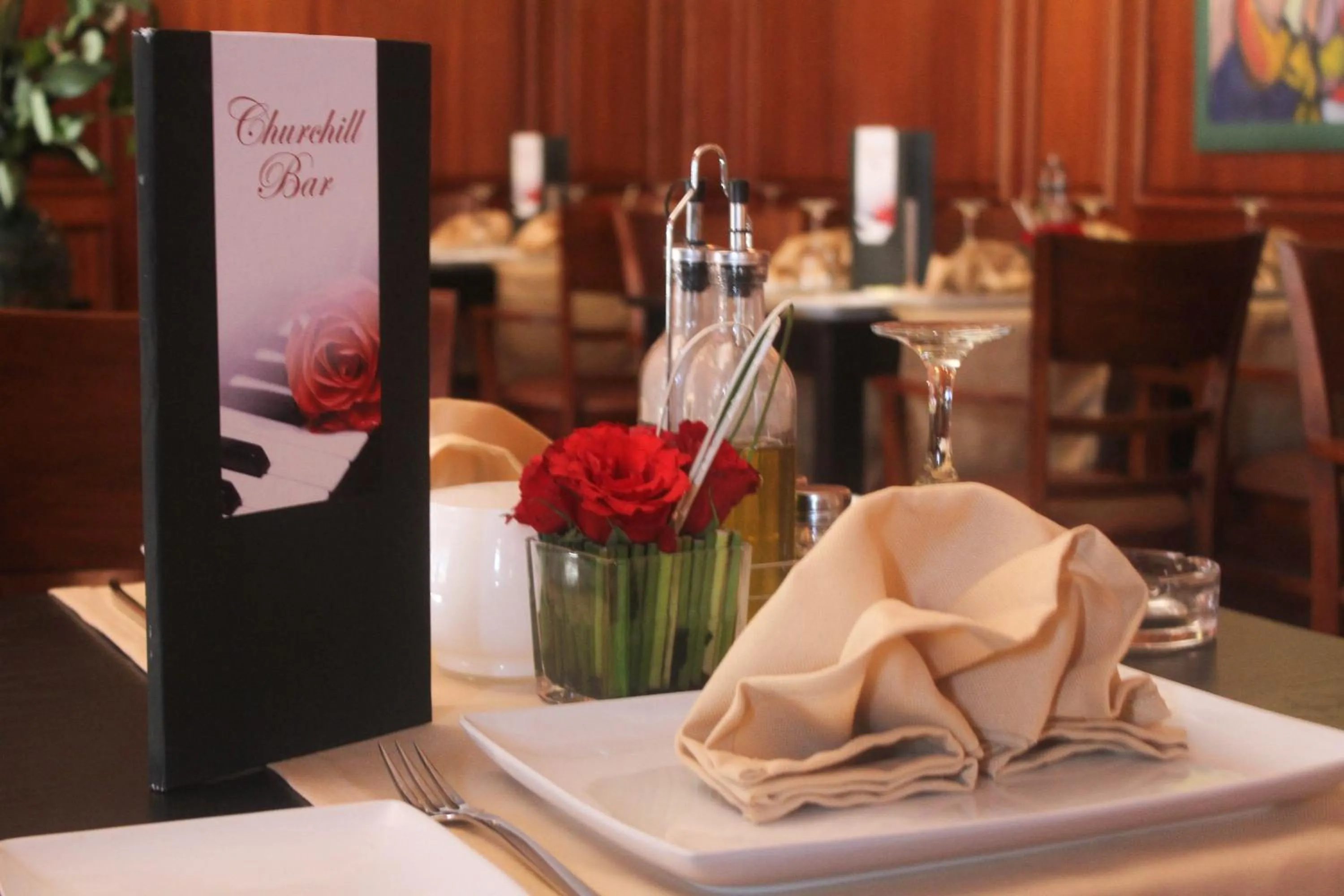 Restaurant/places to eat in Zaki Hotel