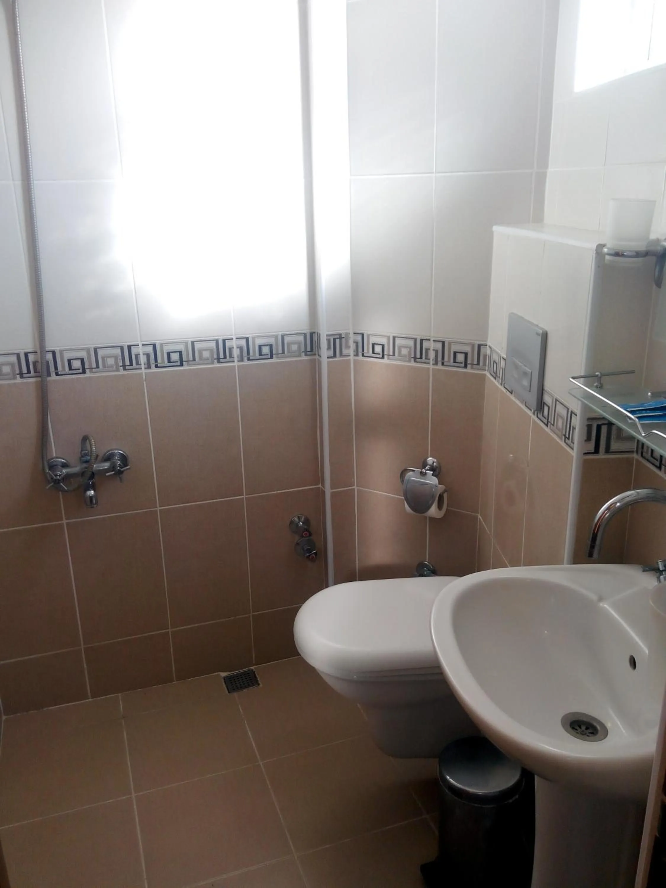 Bathroom in Hotel Red Rose