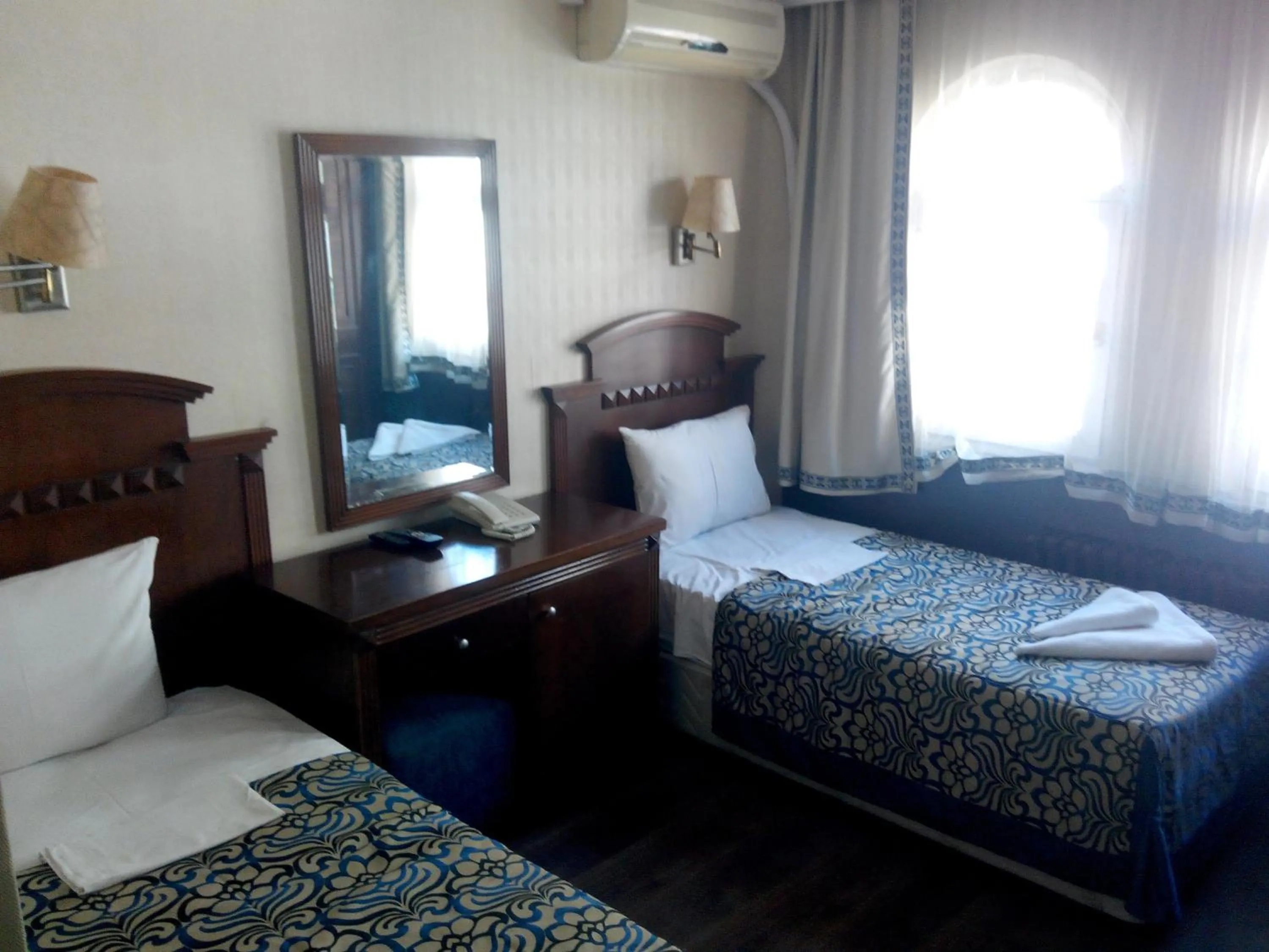 Photo of the whole room, Bed in Hotel Red Rose