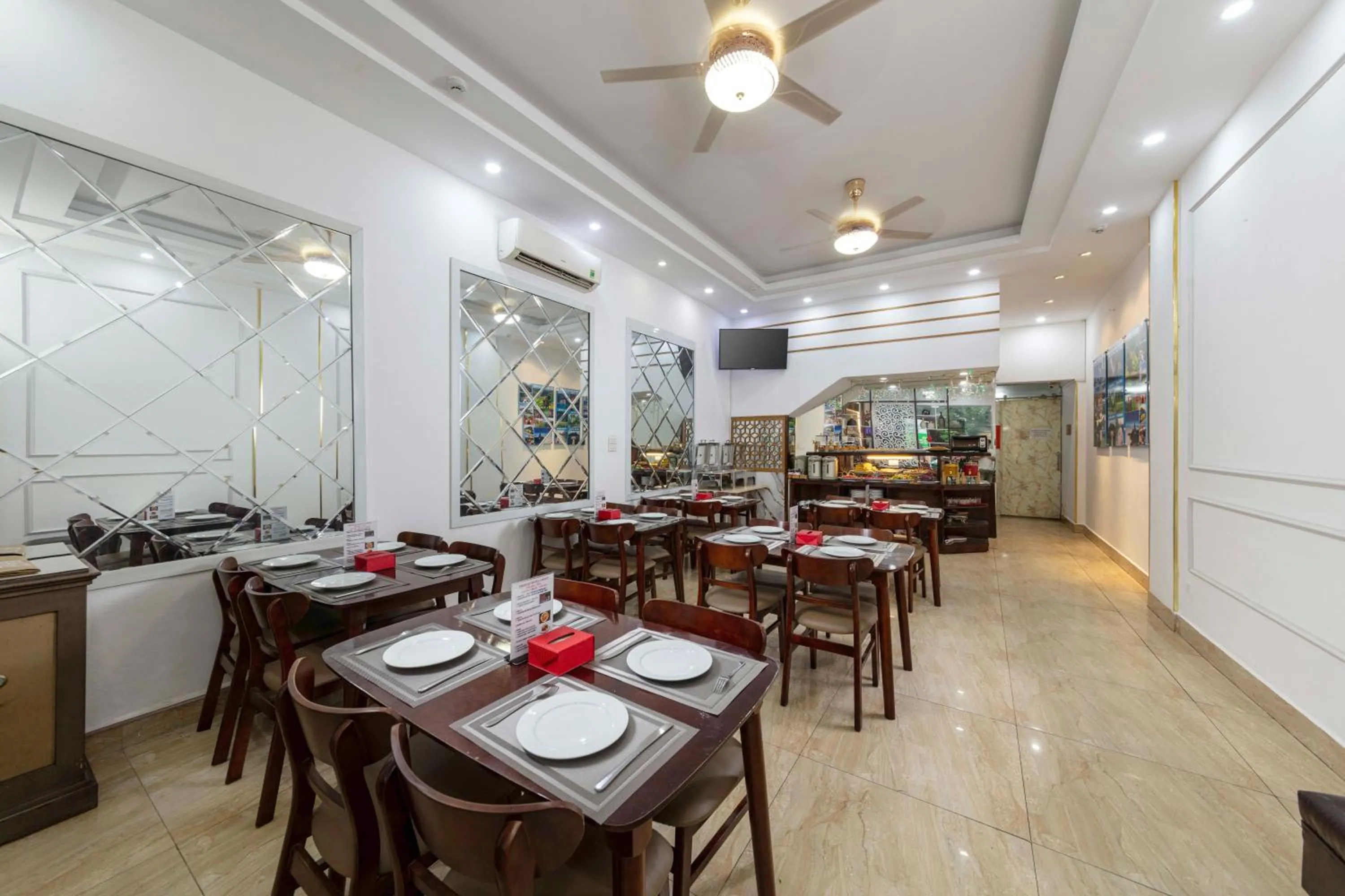 Restaurant/places to eat in Phoenix Palace Hotel Hanoi