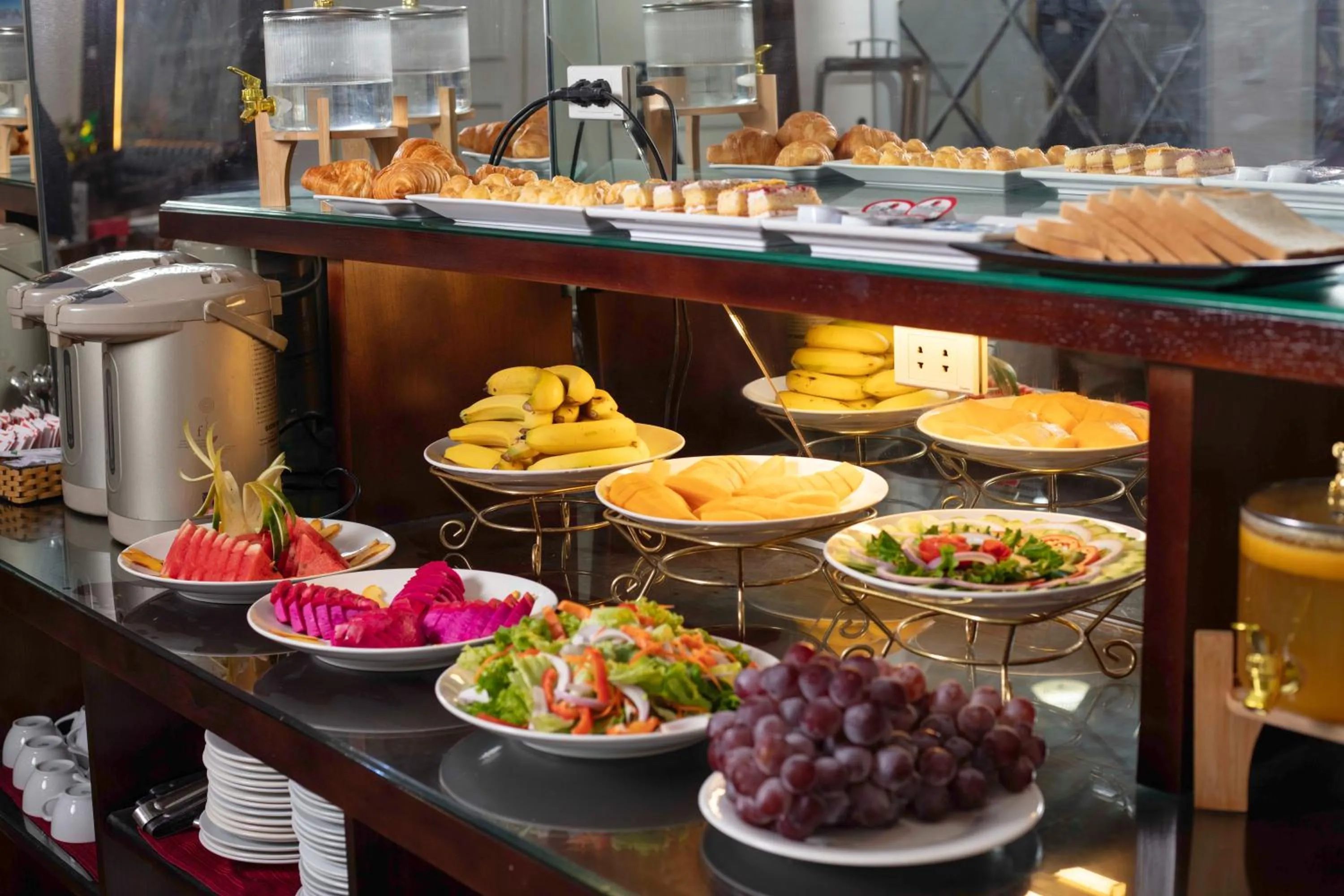 Food and drinks in Phoenix Palace Hotel Hanoi