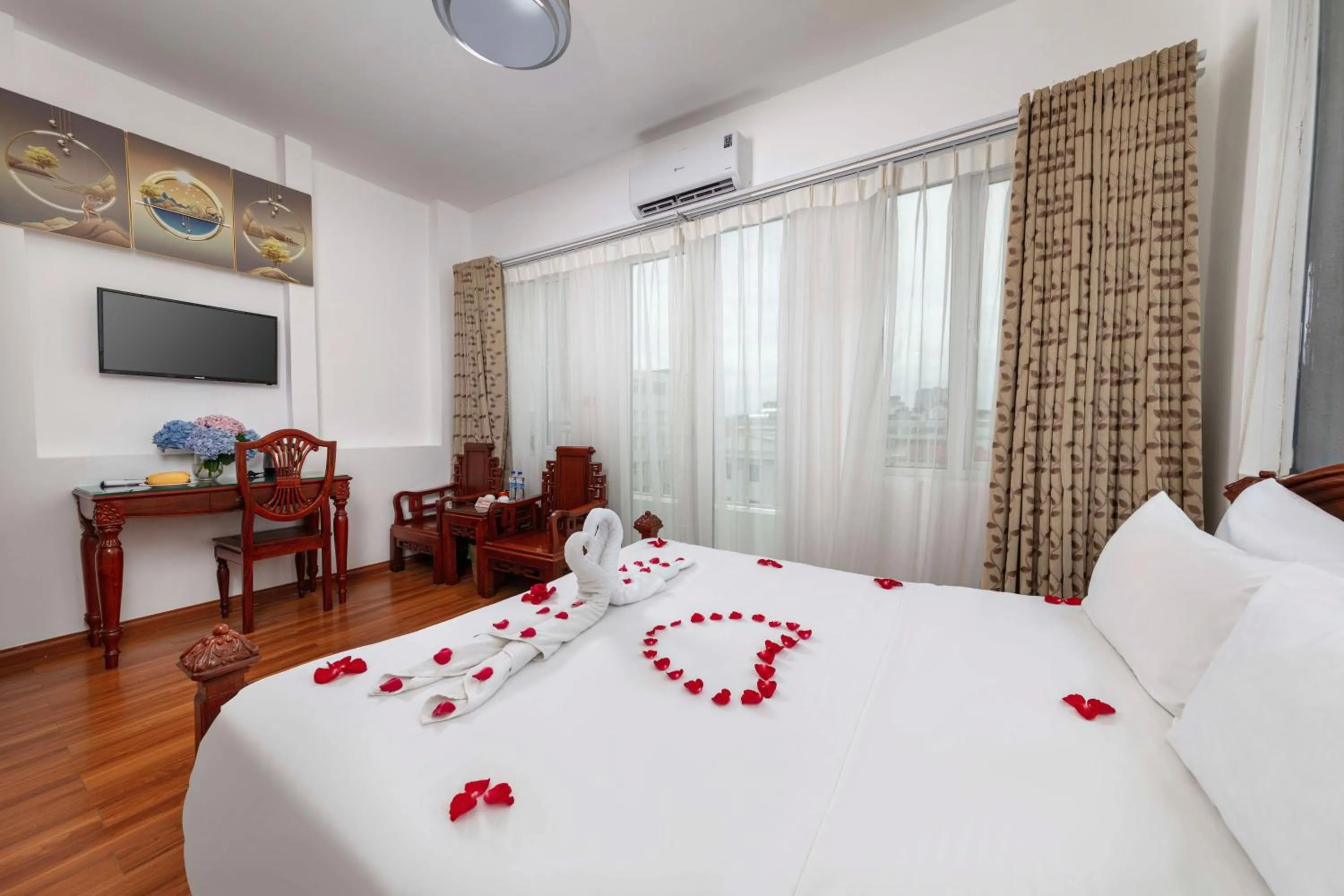 Bed in Phoenix Palace Hotel Hanoi