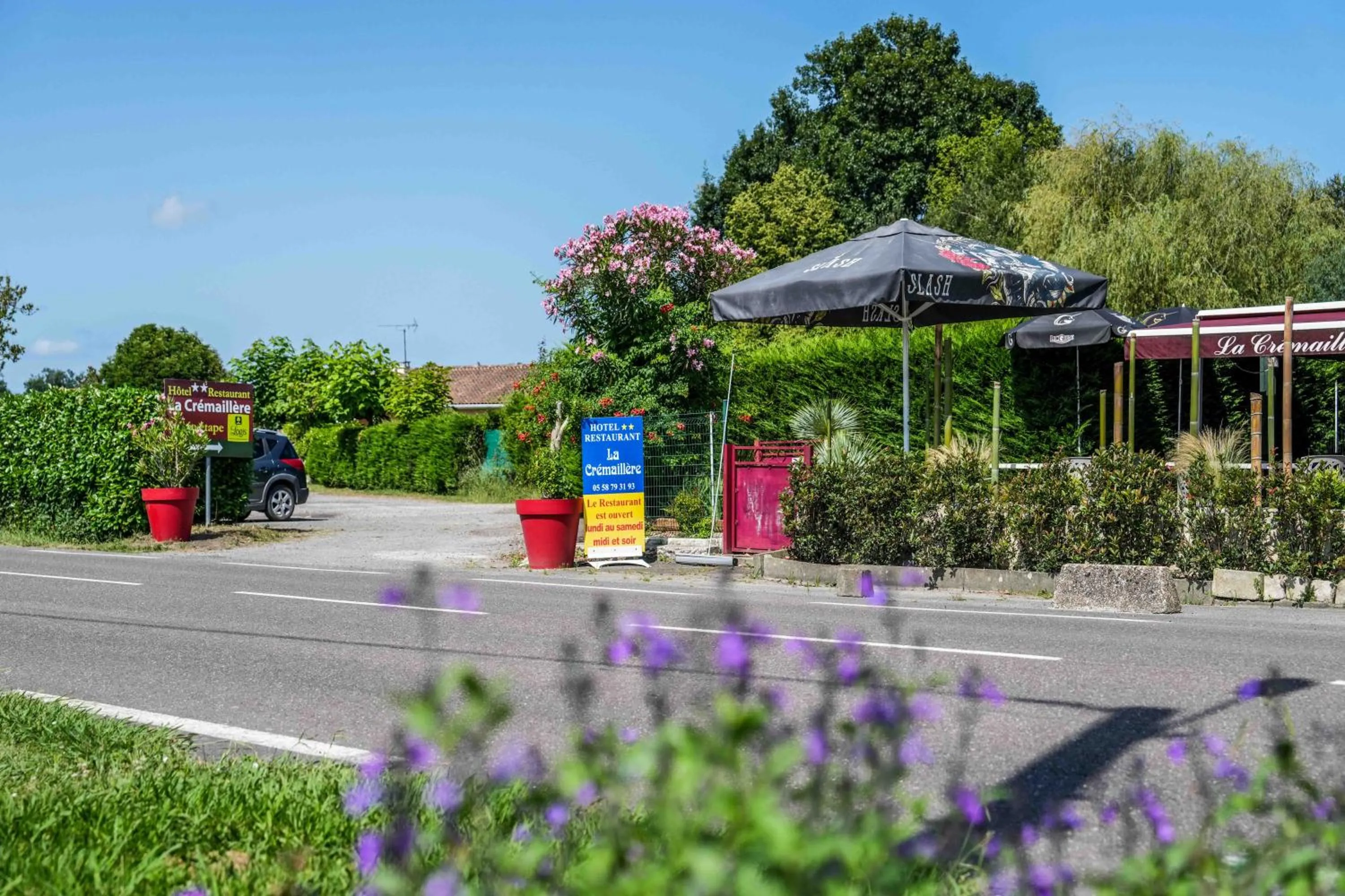 Spring in Logis Hôtel La crémaillère