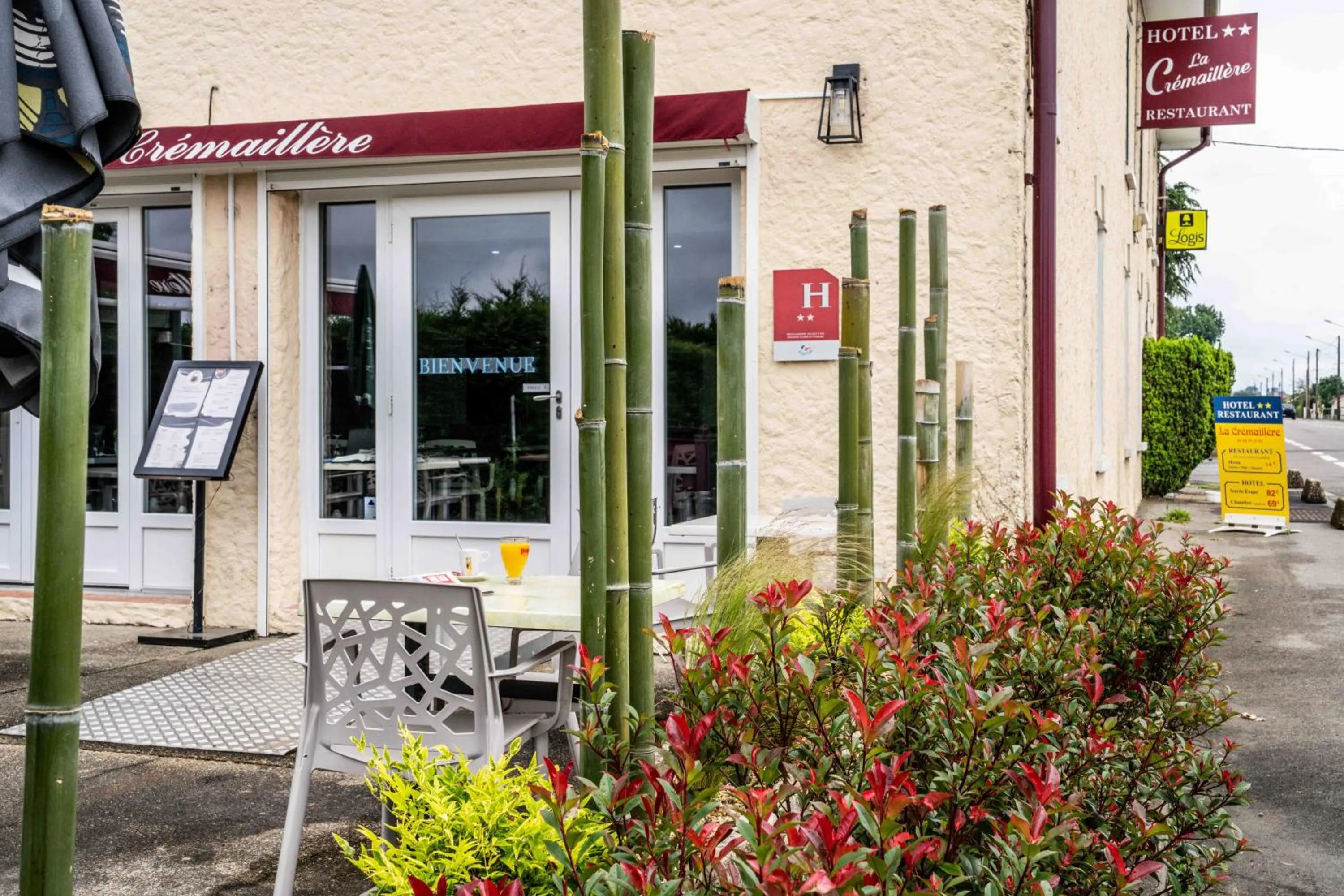 Property building in Logis Hôtel La crémaillère