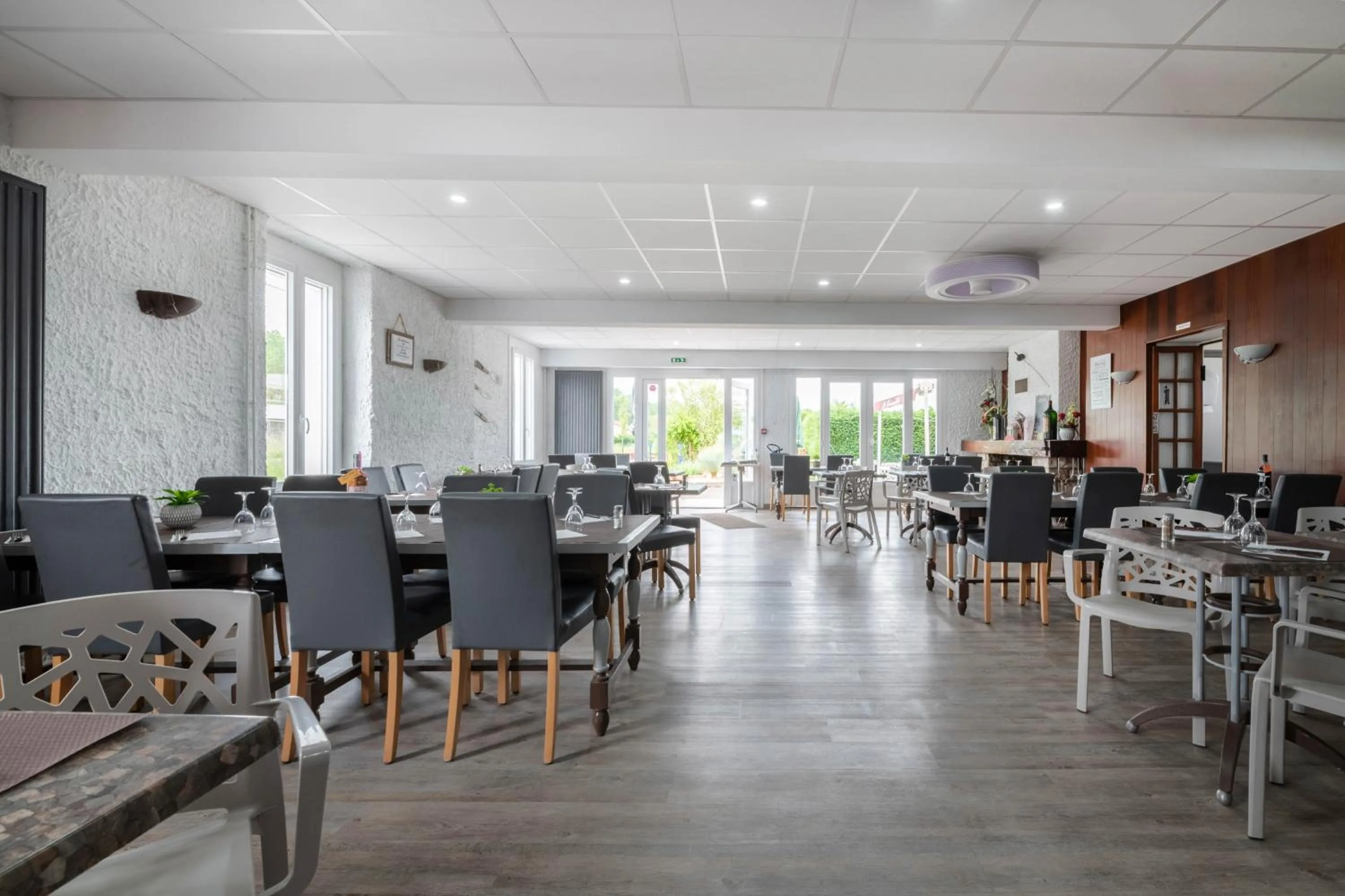 Restaurant/places to eat in Logis Hôtel La crémaillère