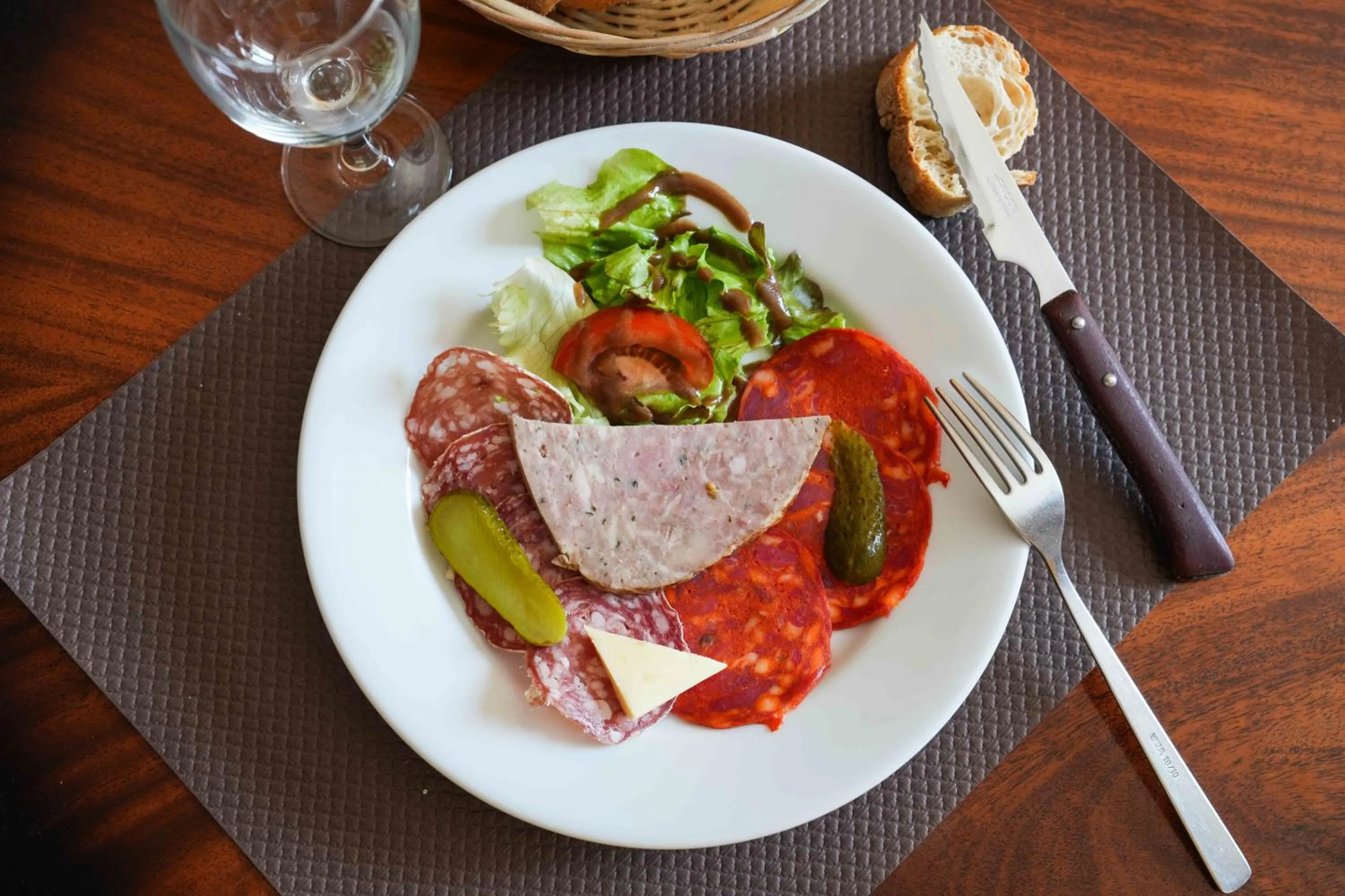 Restaurant/places to eat in Logis Hôtel La crémaillère