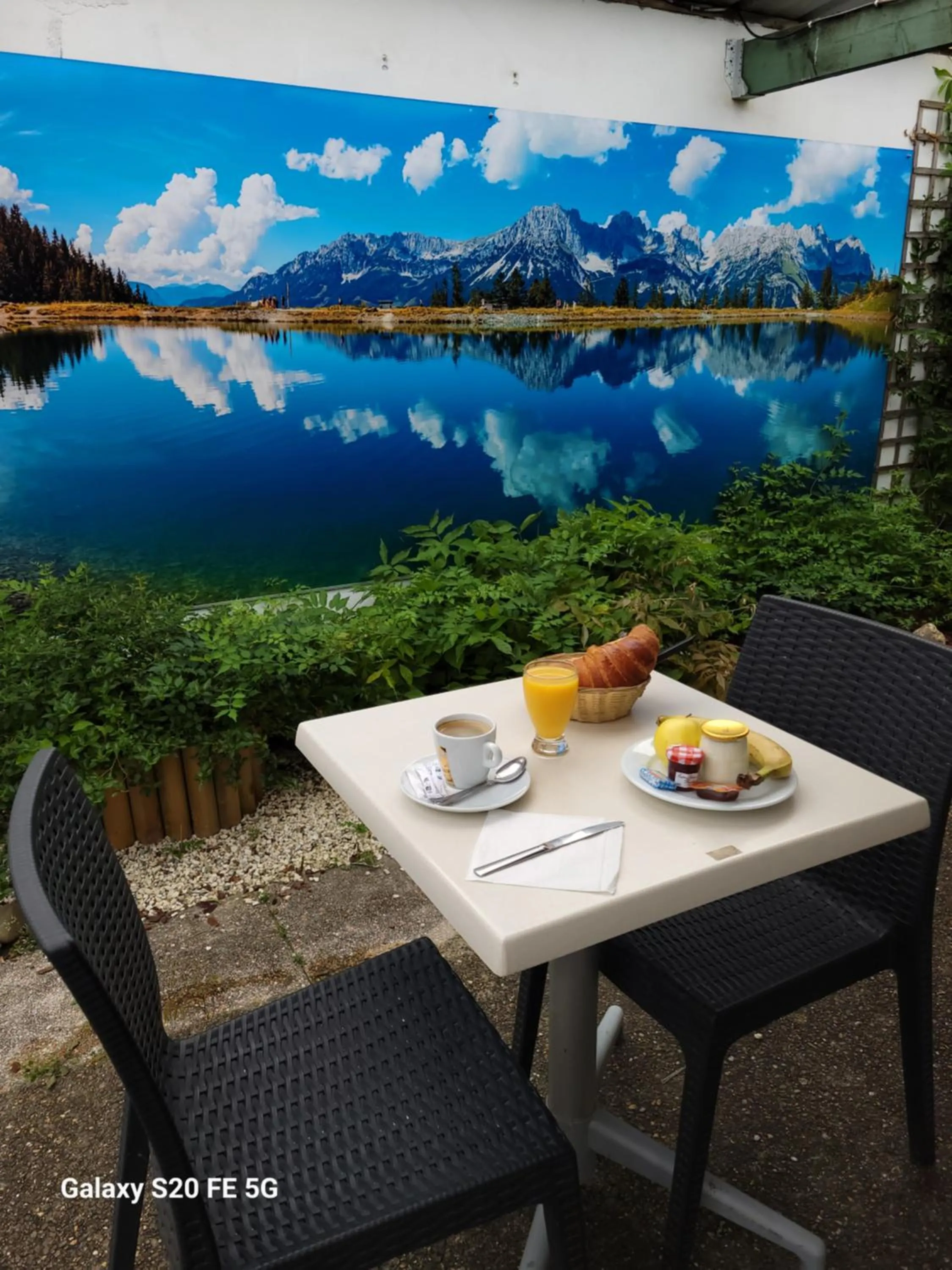 Breakfast in Logis Hôtel La crémaillère