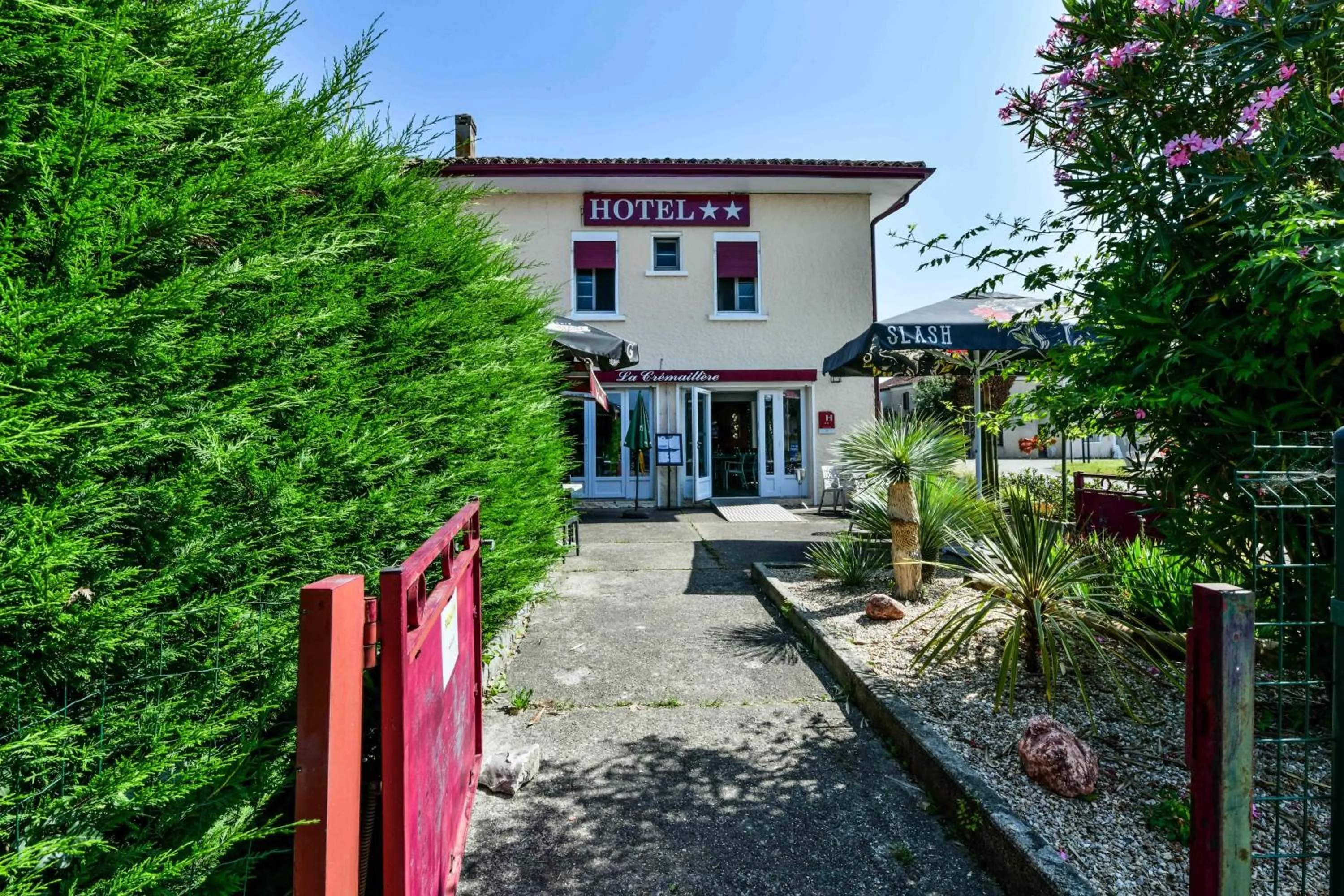 Property building in Logis Hôtel La crémaillère