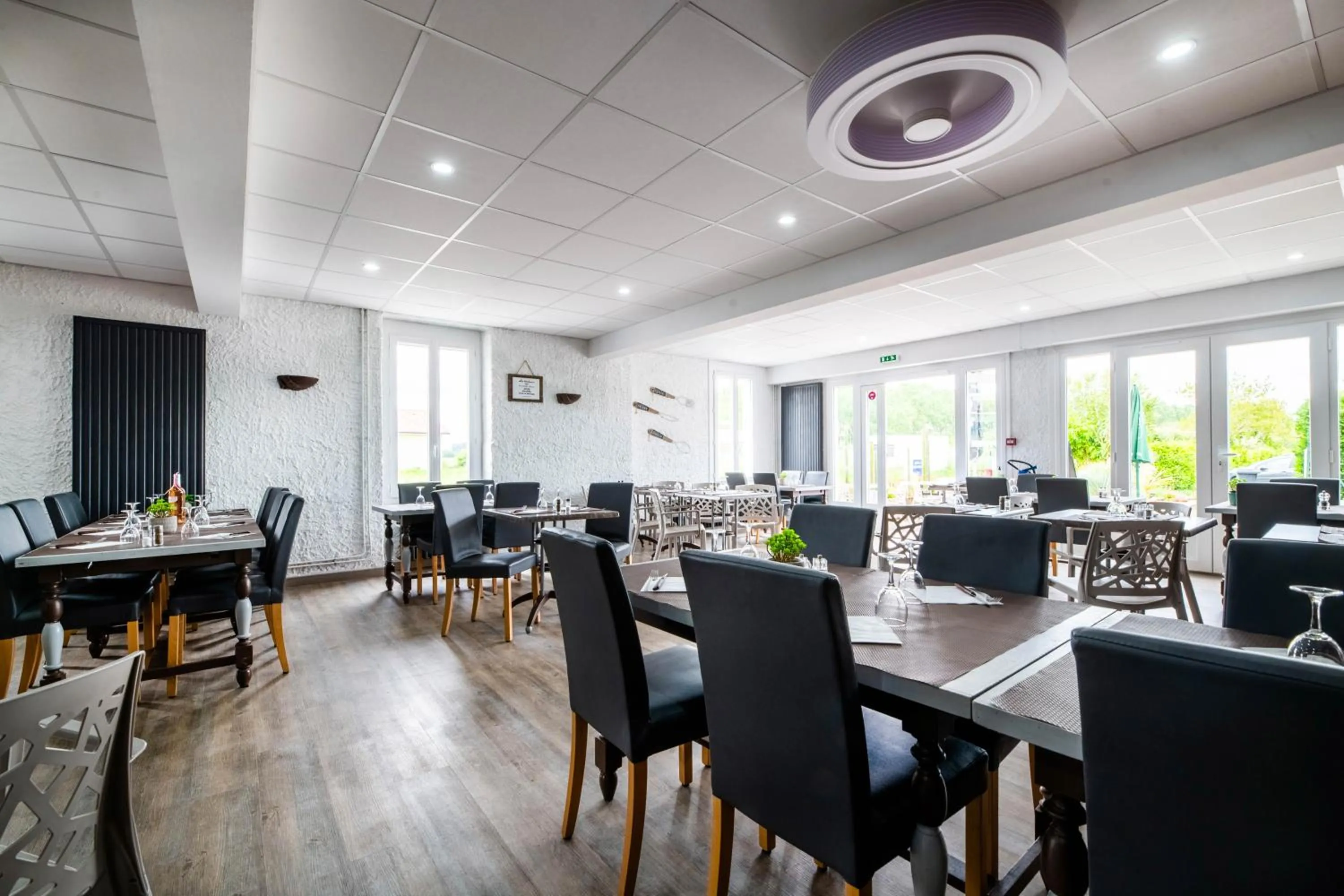 Restaurant/places to eat in Logis Hôtel La crémaillère