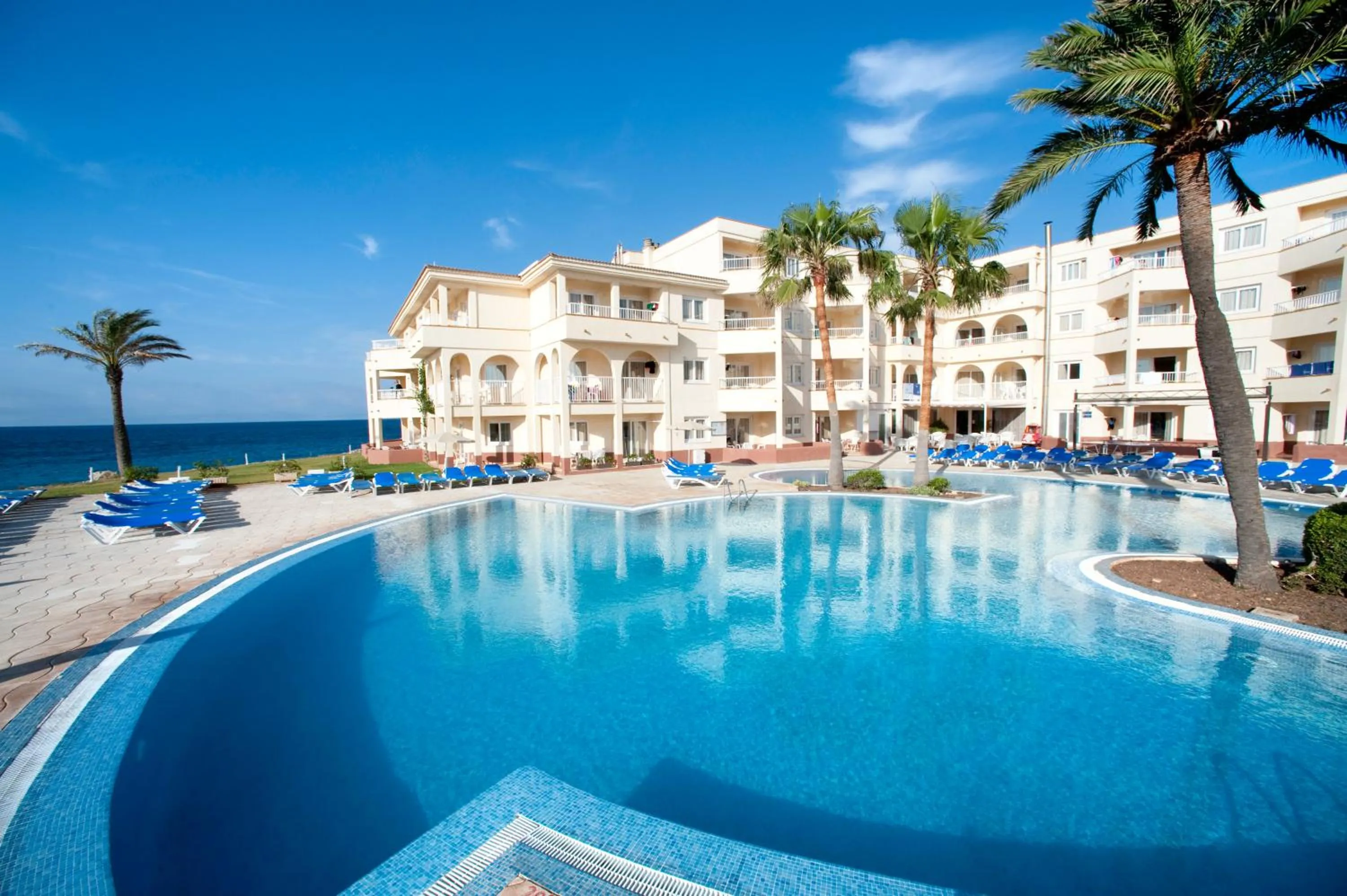 Swimming pool in Grupotel Tamariscos