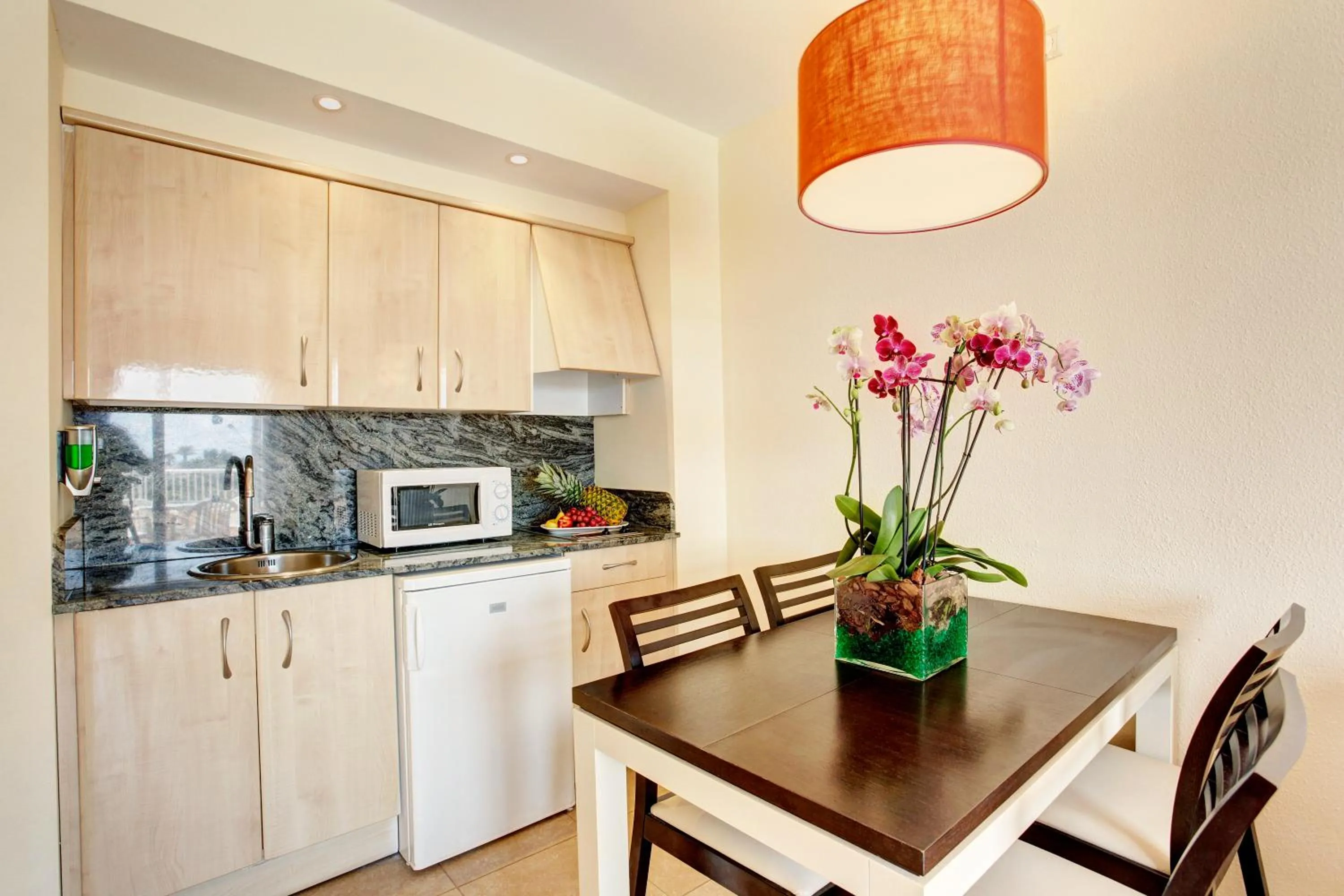 Kitchen or kitchenette in Grupotel Tamariscos