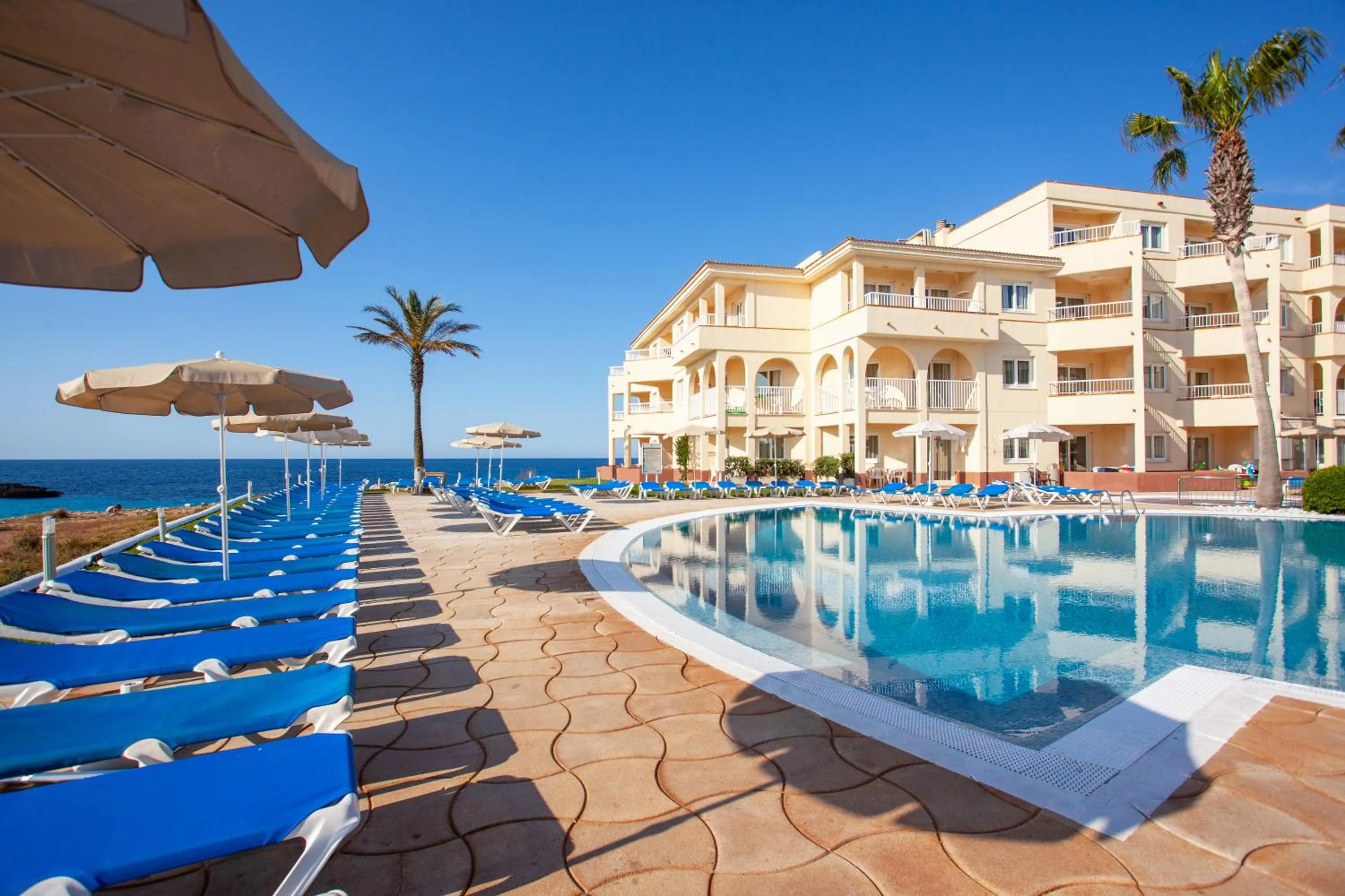 Swimming pool in Grupotel Tamariscos