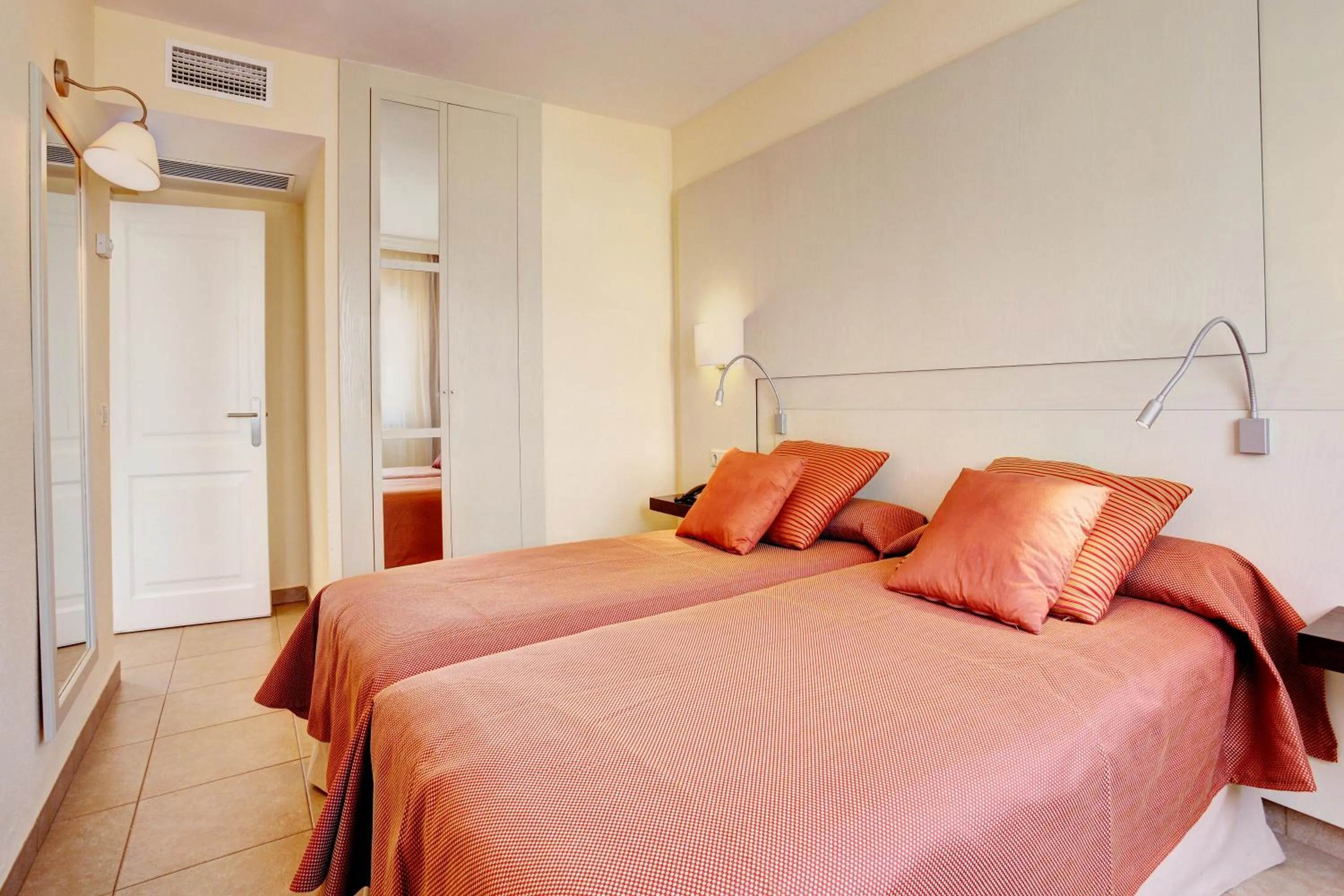 Bedroom, Bed in Grupotel Tamariscos