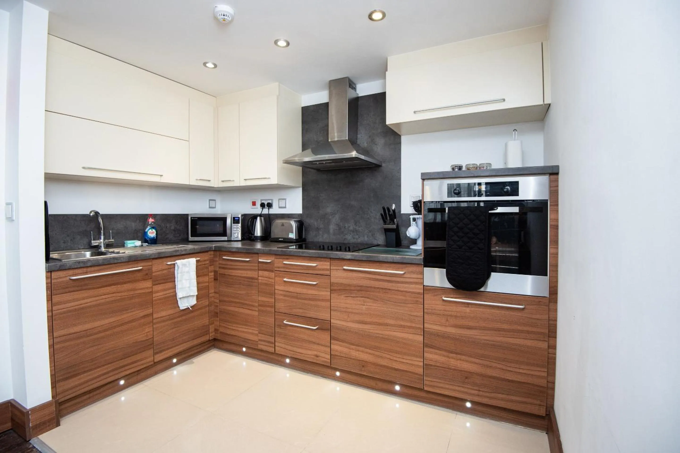 Kitchen or kitchenette in Livin' Serviced Apartments