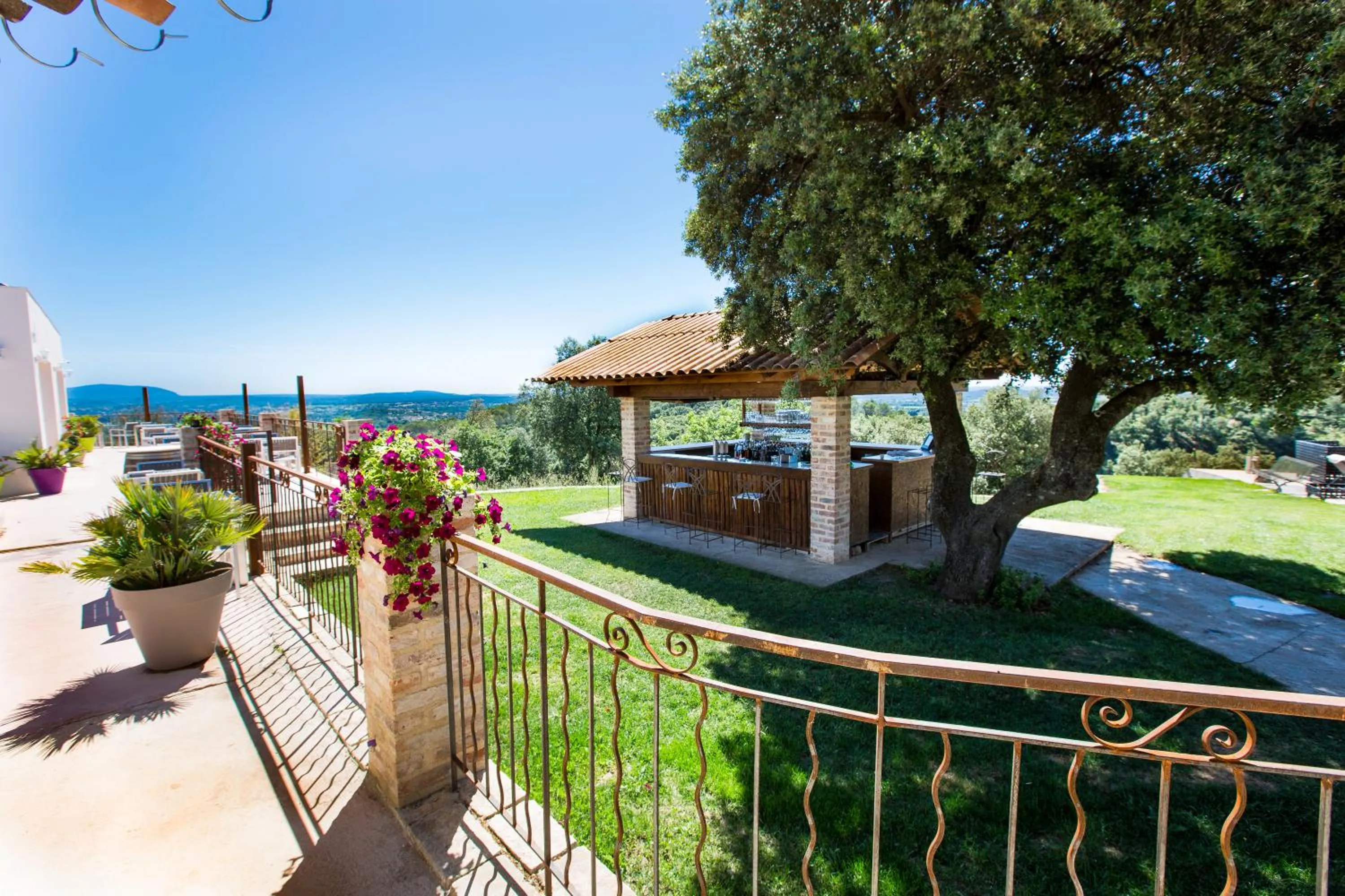 Restaurant/places to eat in Domaine du Serre d'Avène