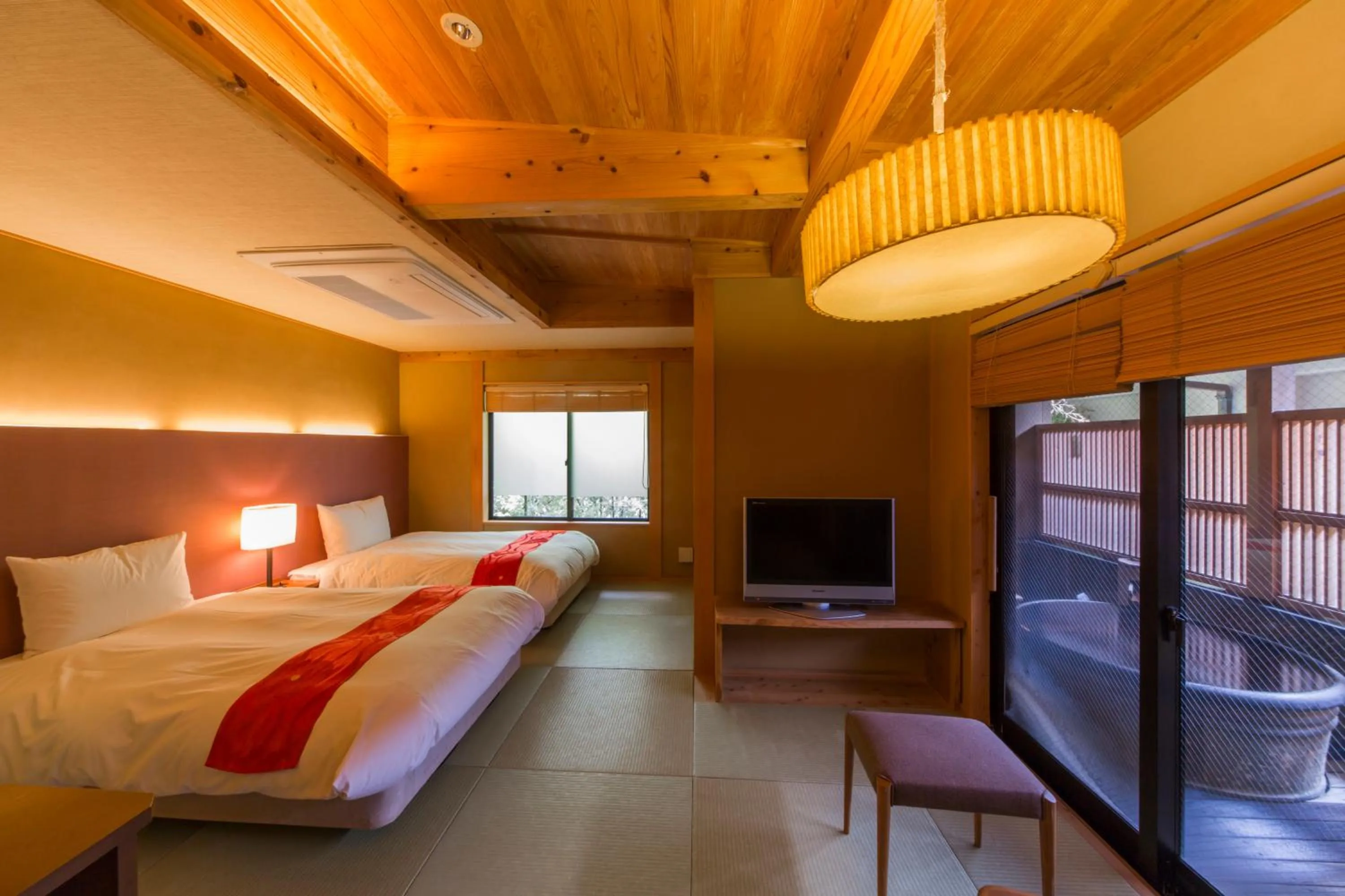 Photo of the whole room, Bed in Toushinan Komeya